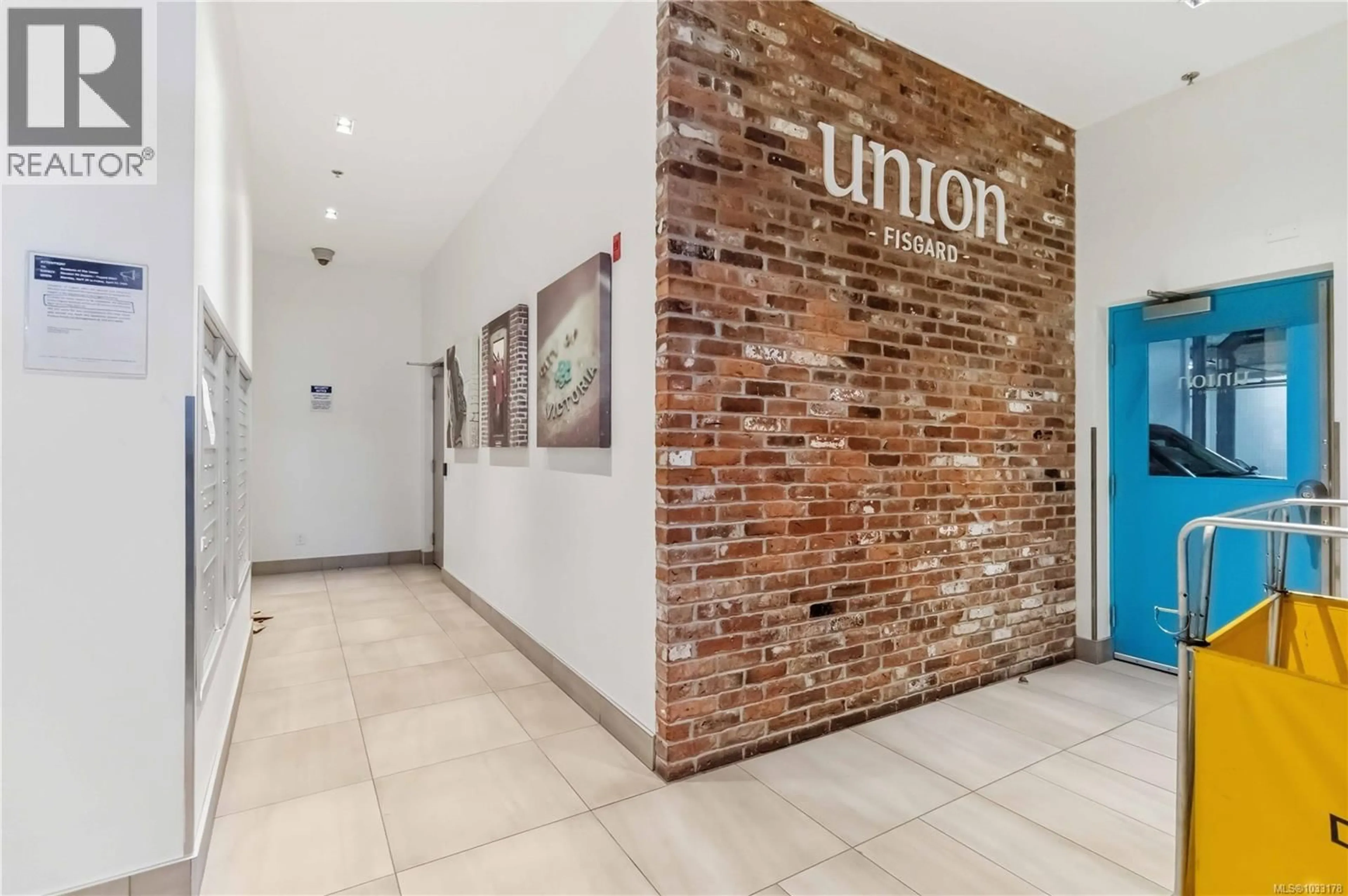 Indoor foyer for 213 - 517 FISGARD STREET, Victoria British Columbia V8W0C5