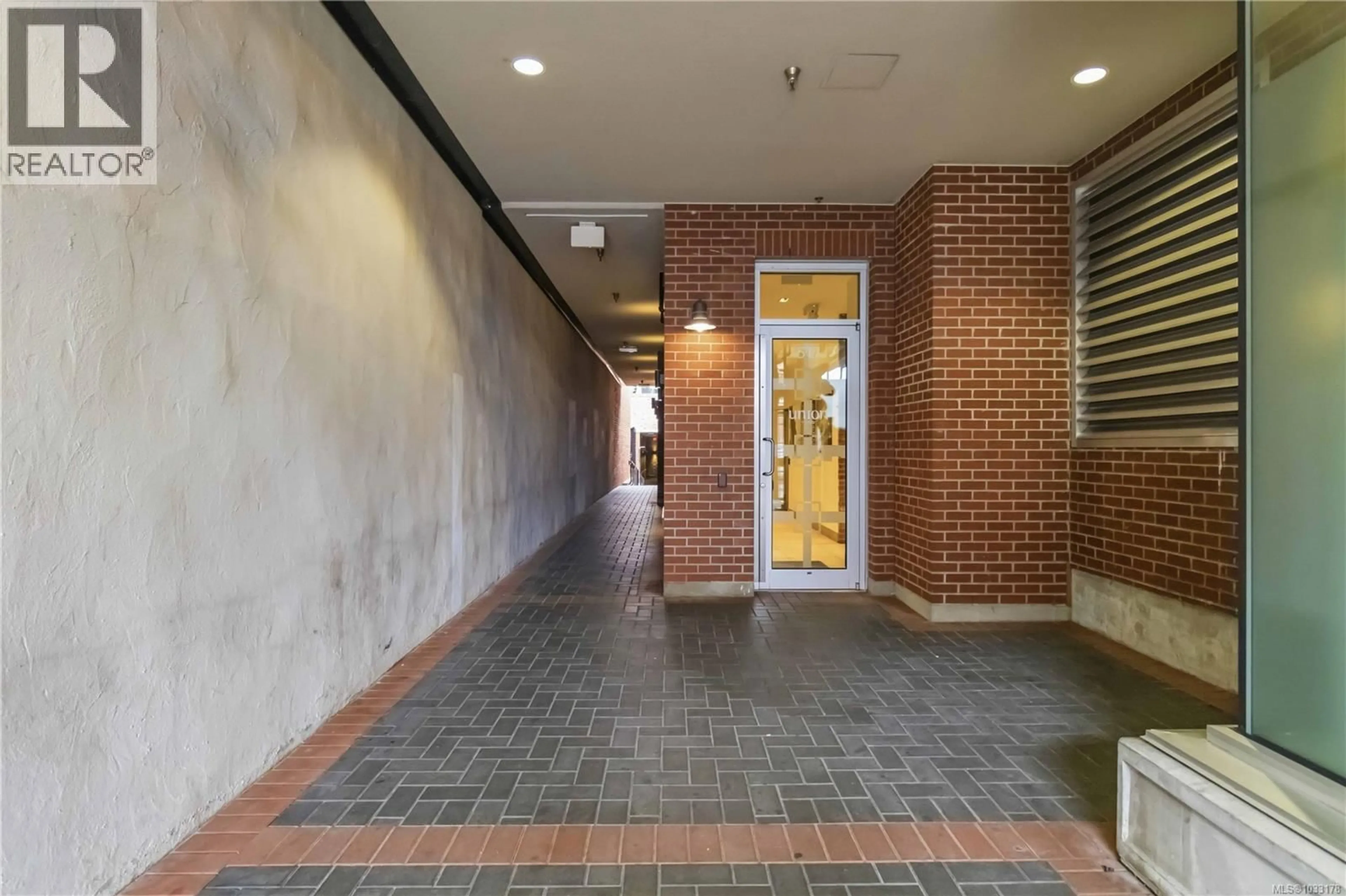 Indoor foyer for 213 - 517 FISGARD STREET, Victoria British Columbia V8W0C5