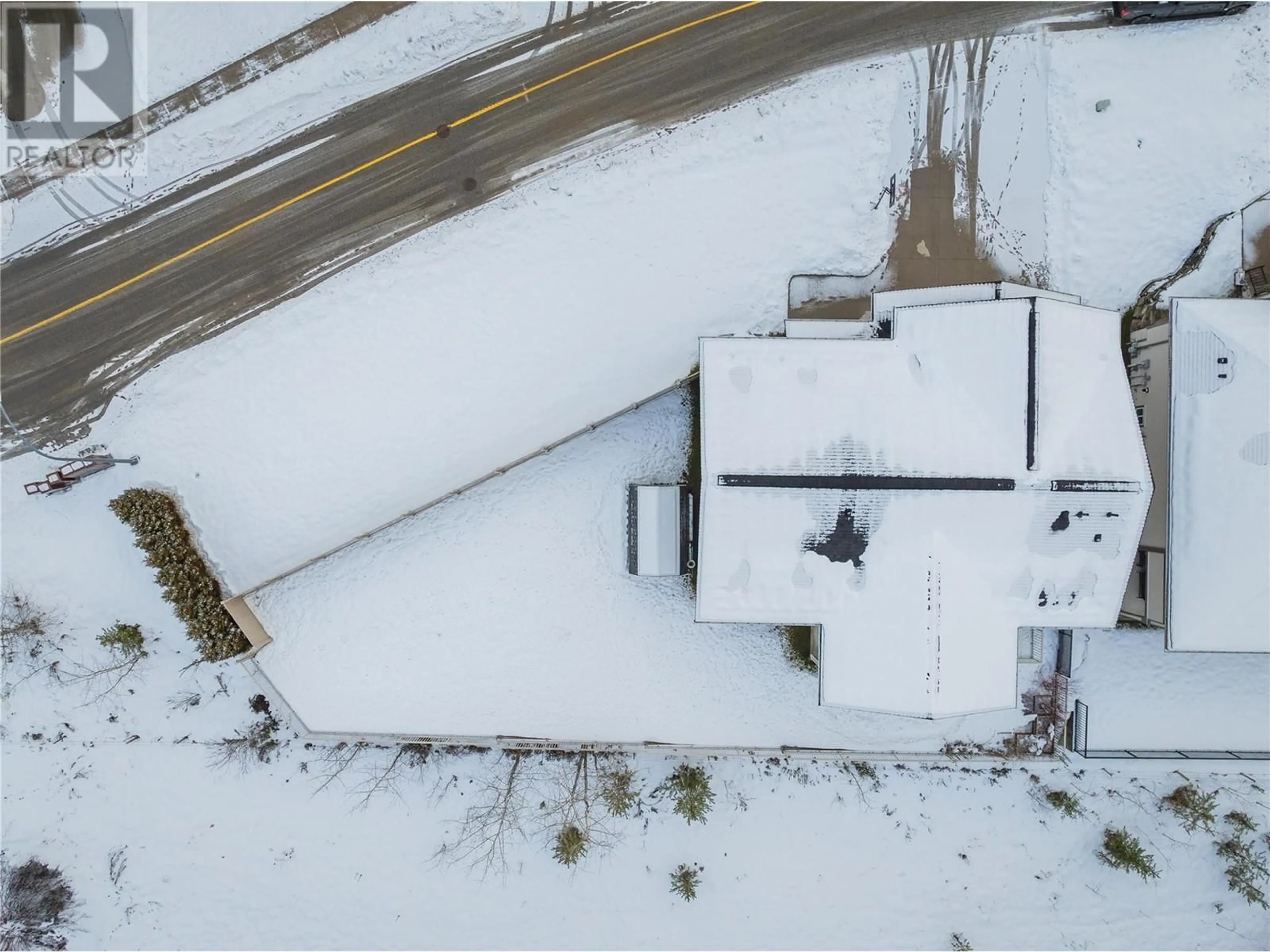 A pic from outside/outdoor area/front of a property/back of a property/a pic from drone, building for 3910 16TH Avenue, Castlegar British Columbia V1N4X8