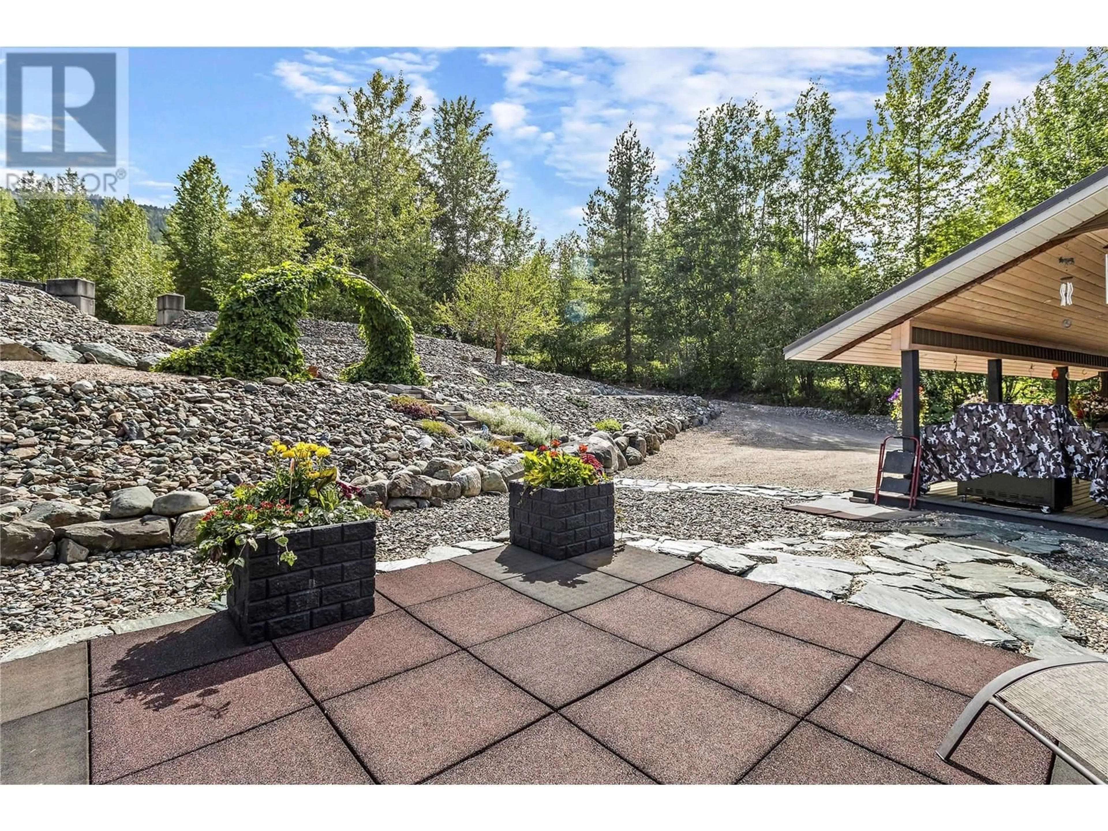 Patio, mountain view for 2026 Davies Road, Sorrento British Columbia V0E2W1