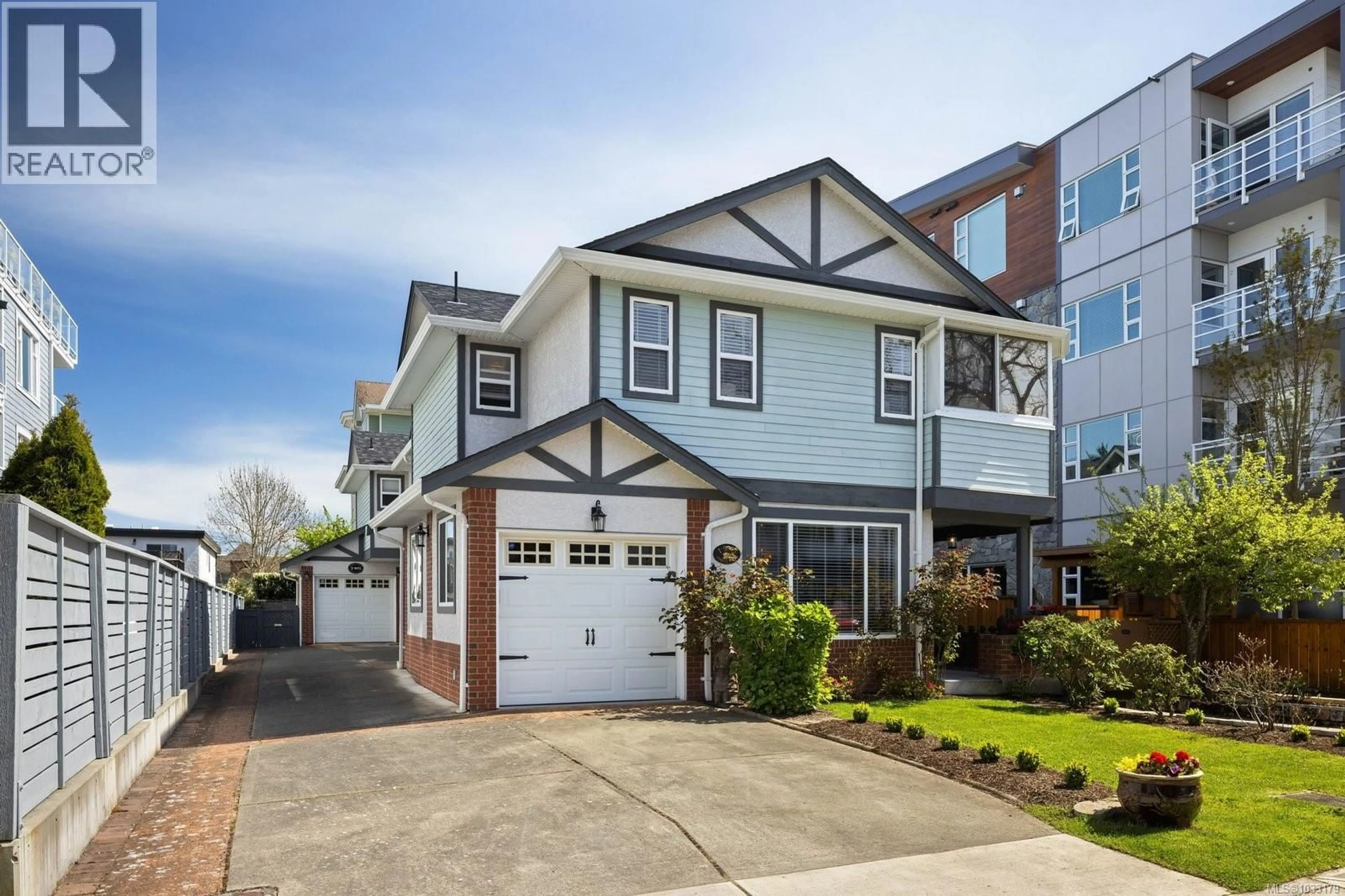 Home with vinyl exterior material, street for 1 - 9875 THIRD STREET, Sidney British Columbia V8L3A8