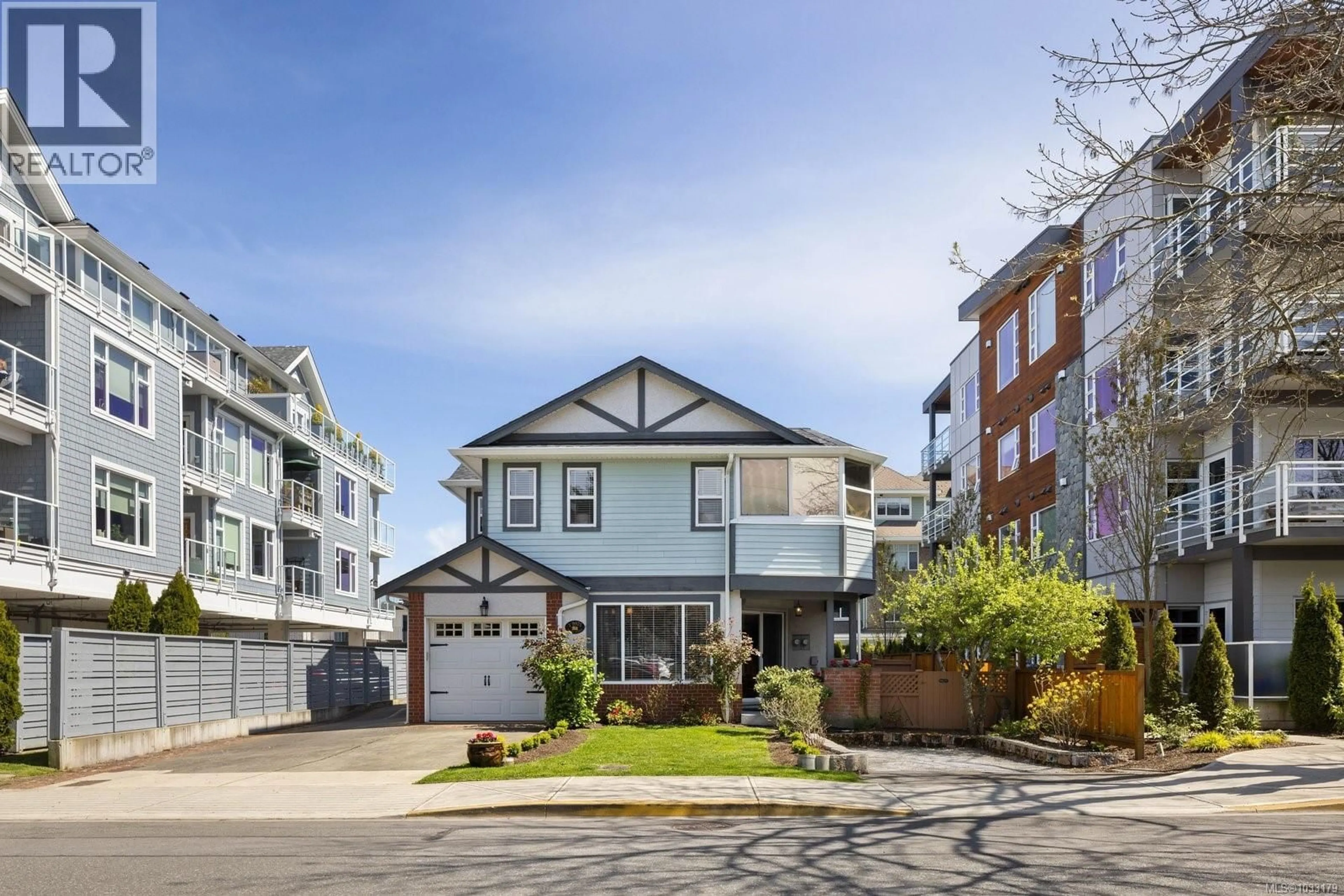 Unknown for 1 - 9875 THIRD STREET, Sidney British Columbia V8L3A8