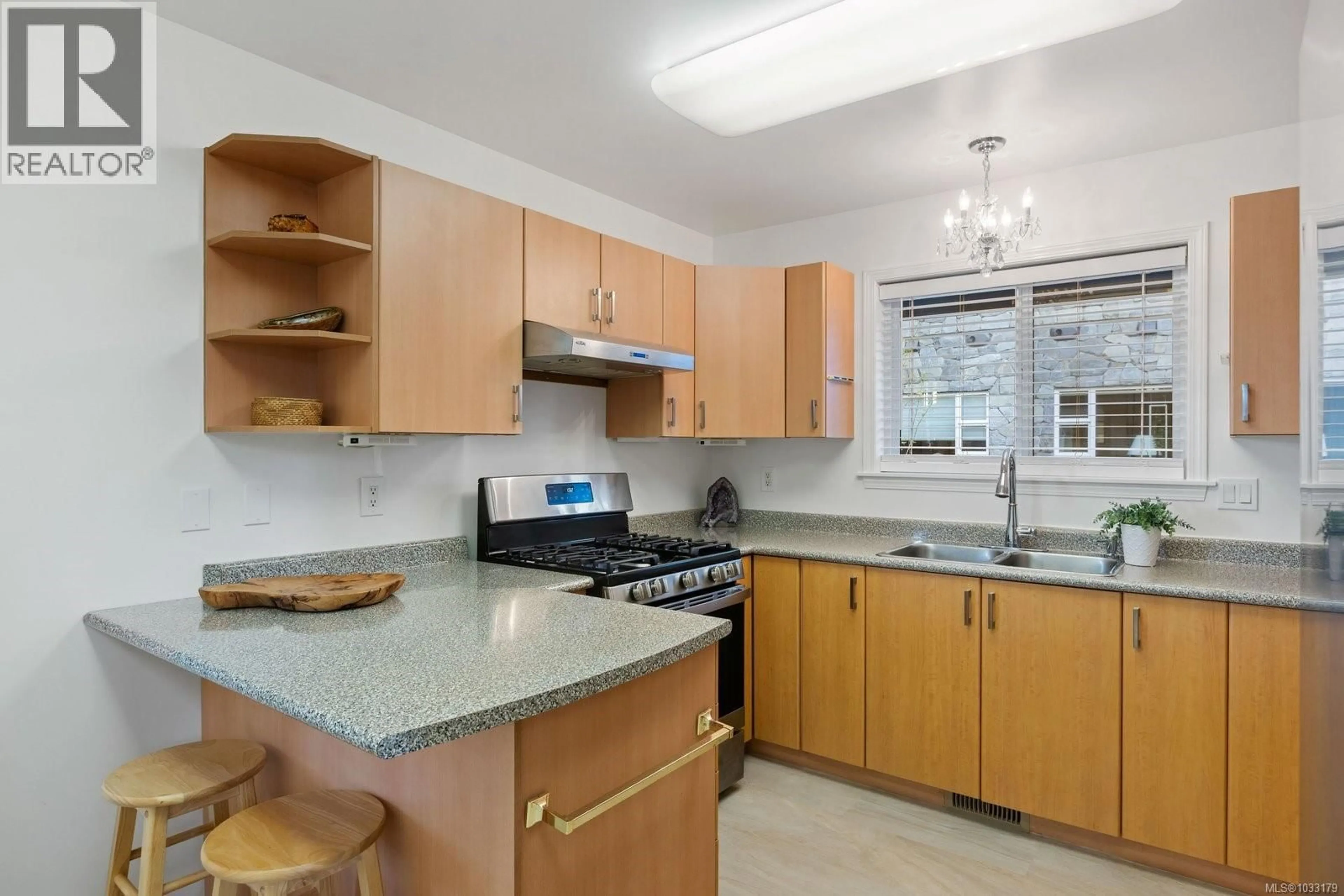 Standard kitchen, ceramic/tile floor for 1 - 9875 THIRD STREET, Sidney British Columbia V8L3A8