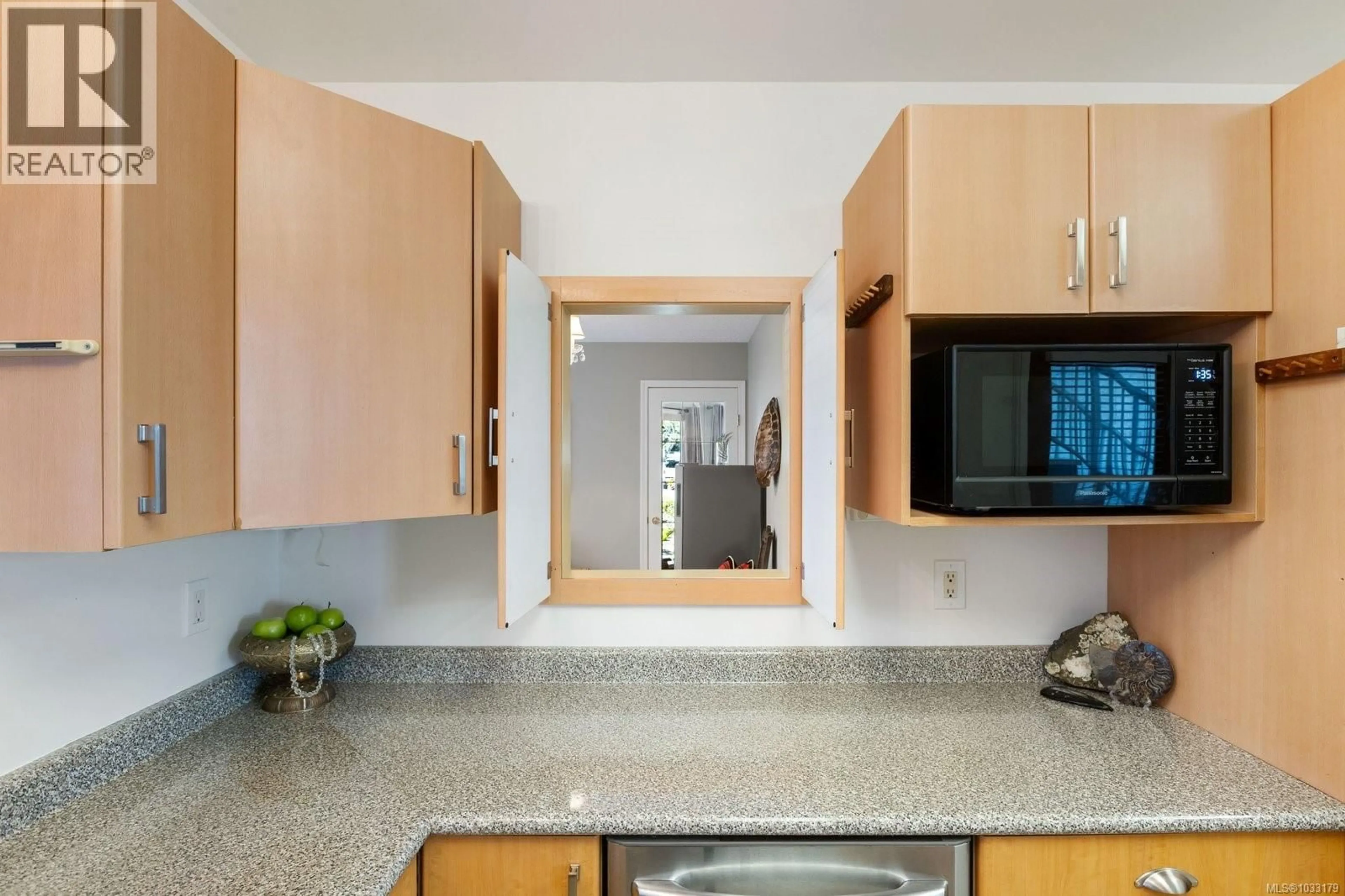 Open concept kitchen, ceramic/tile floor for 1 - 9875 THIRD STREET, Sidney British Columbia V8L3A8