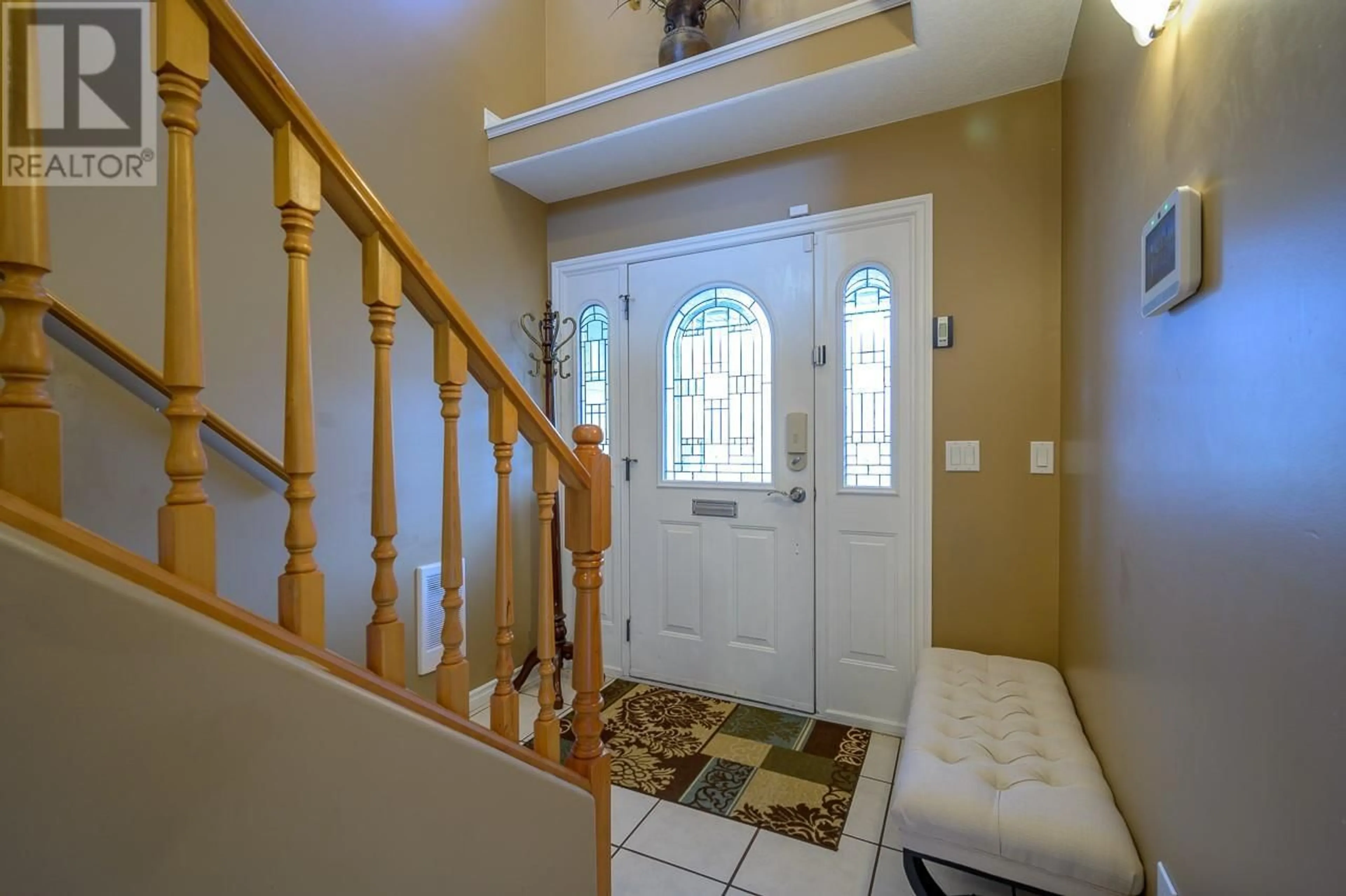 Indoor foyer for 2617 Briarwood Avenue, Kamloops British Columbia V2B8P7