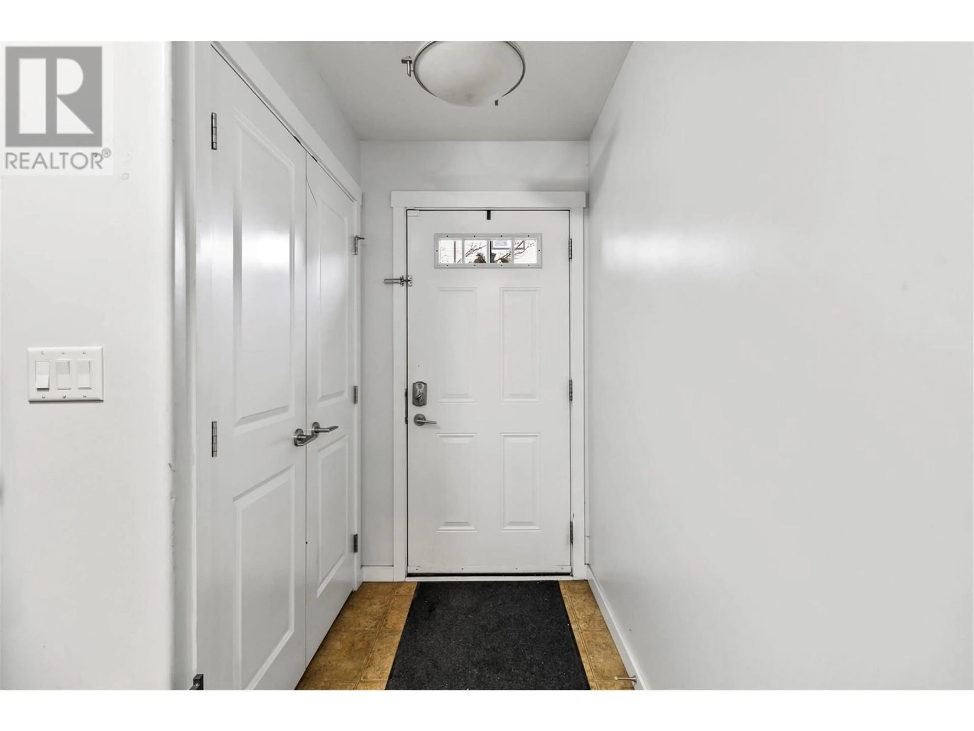 Indoor entryway for 6 - 1741 TRANQUILLE ROAD, Kamloops British Columbia V2B0C3