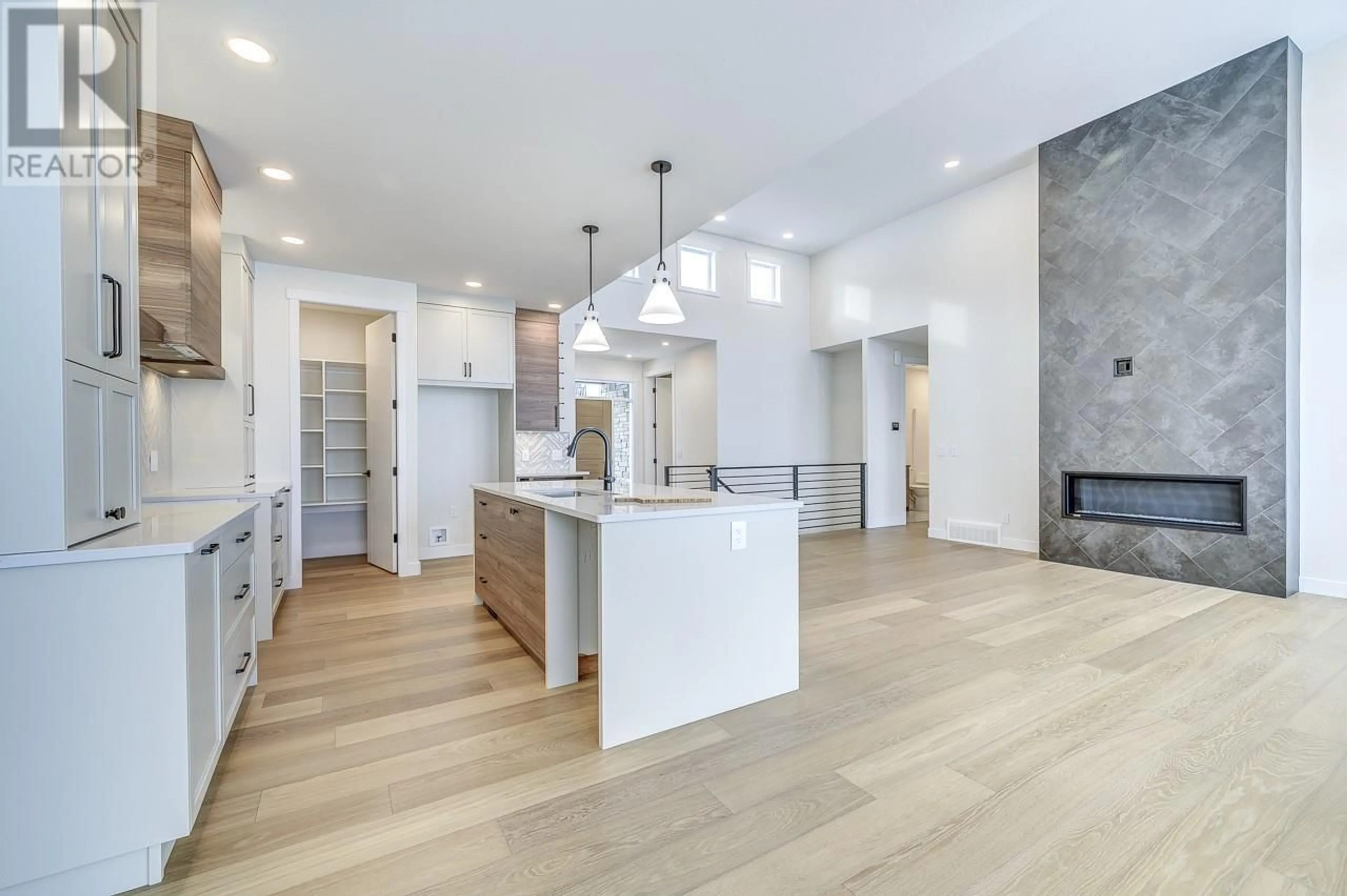 Open concept kitchen, unknown for 2140 LINFIELD DRIVE, Kamloops British Columbia V1S0G3