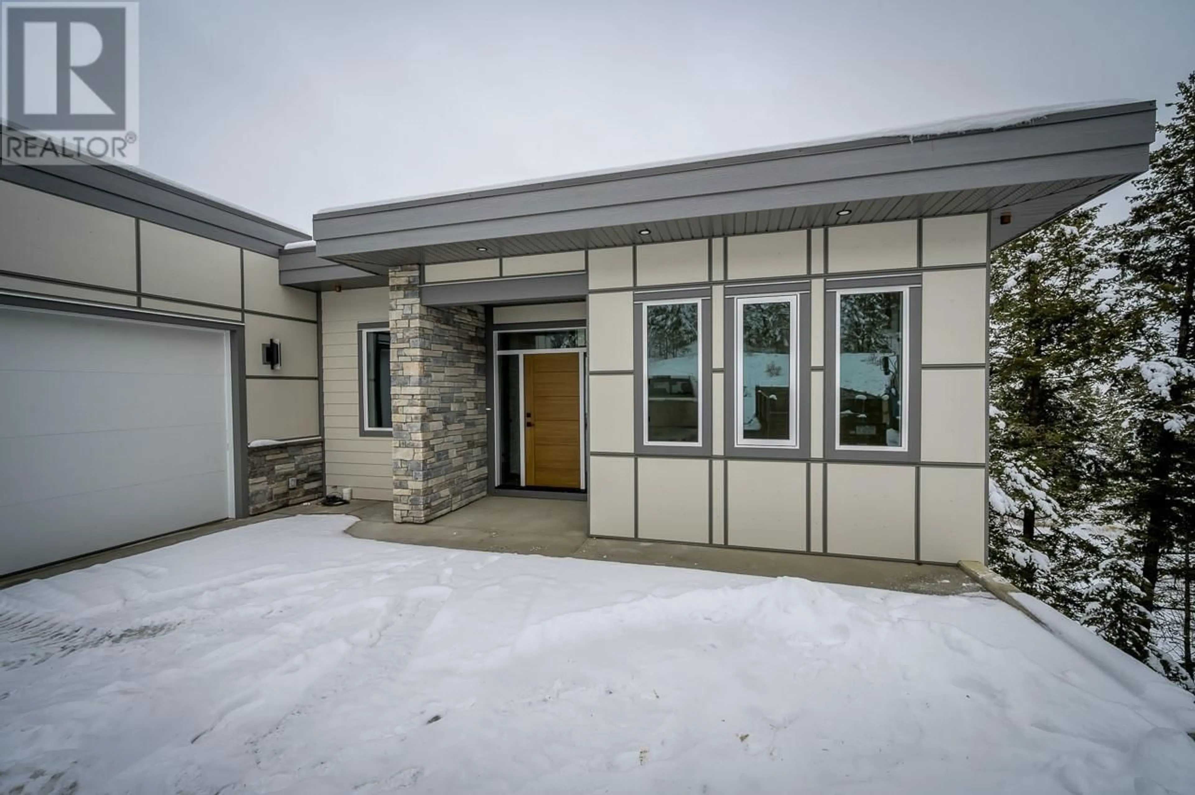 Indoor foyer for 2140 LINFIELD Drive, Kamloops British Columbia V1S0G3