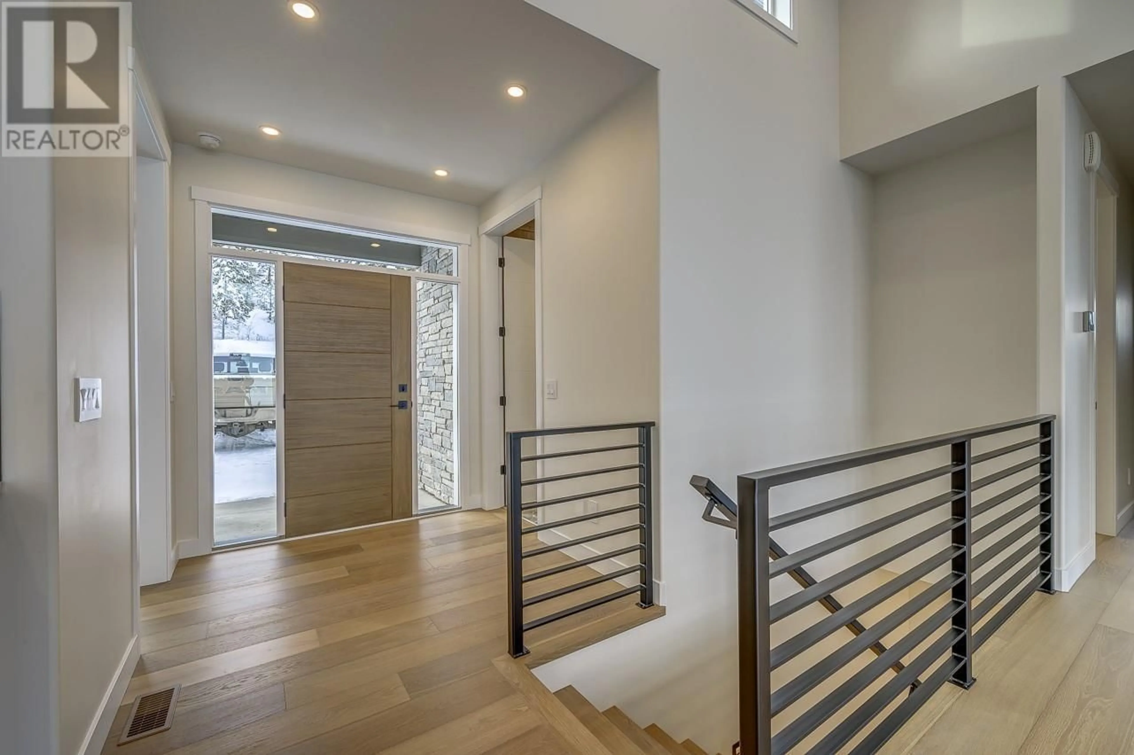 Indoor entryway for 2140 LINFIELD Drive, Kamloops British Columbia V1S0G3