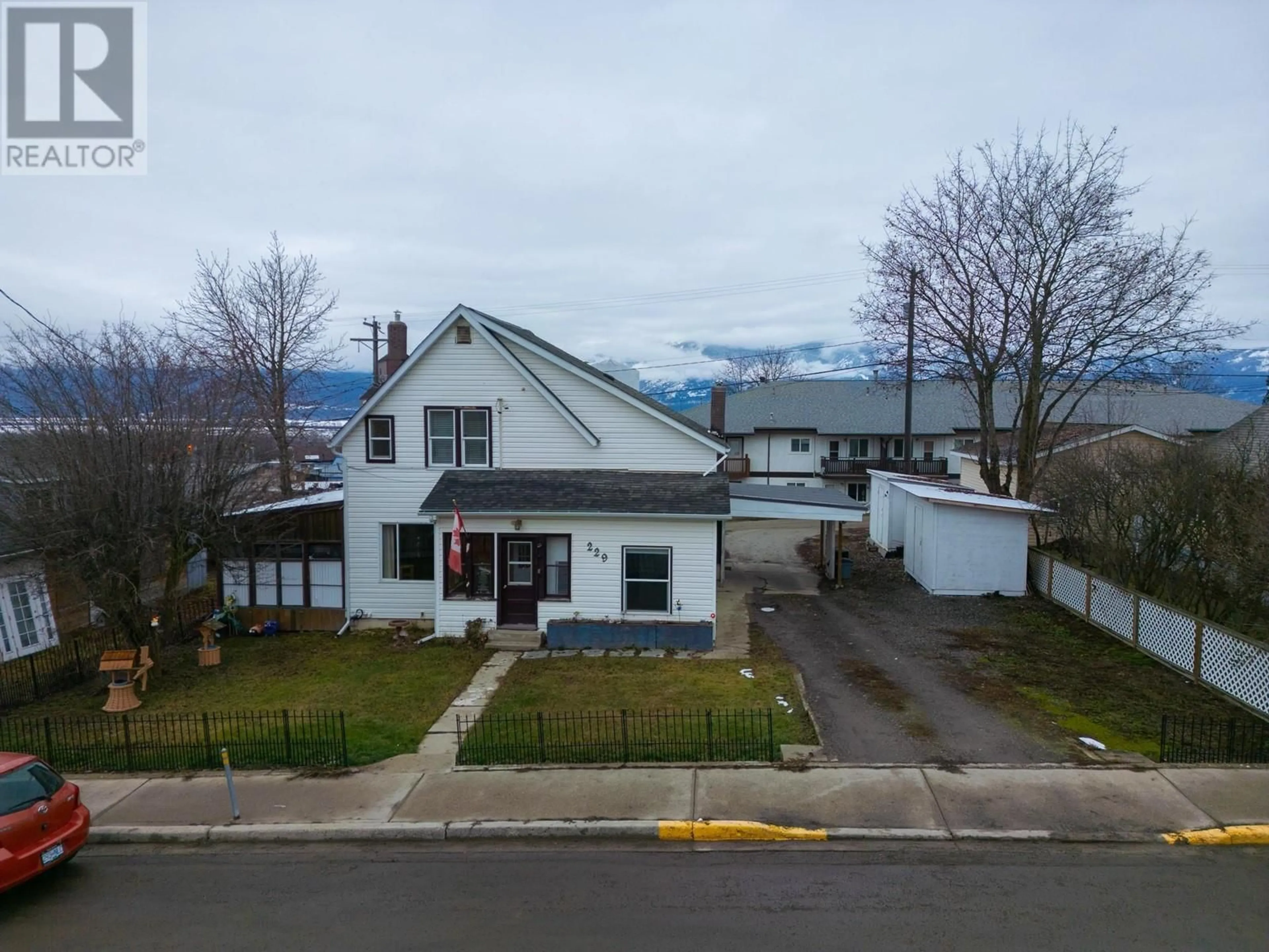 A pic from outside/outdoor area/front of a property/back of a property/a pic from drone, mountain view for 229 10th Avenue N, Creston British Columbia V0B1G0