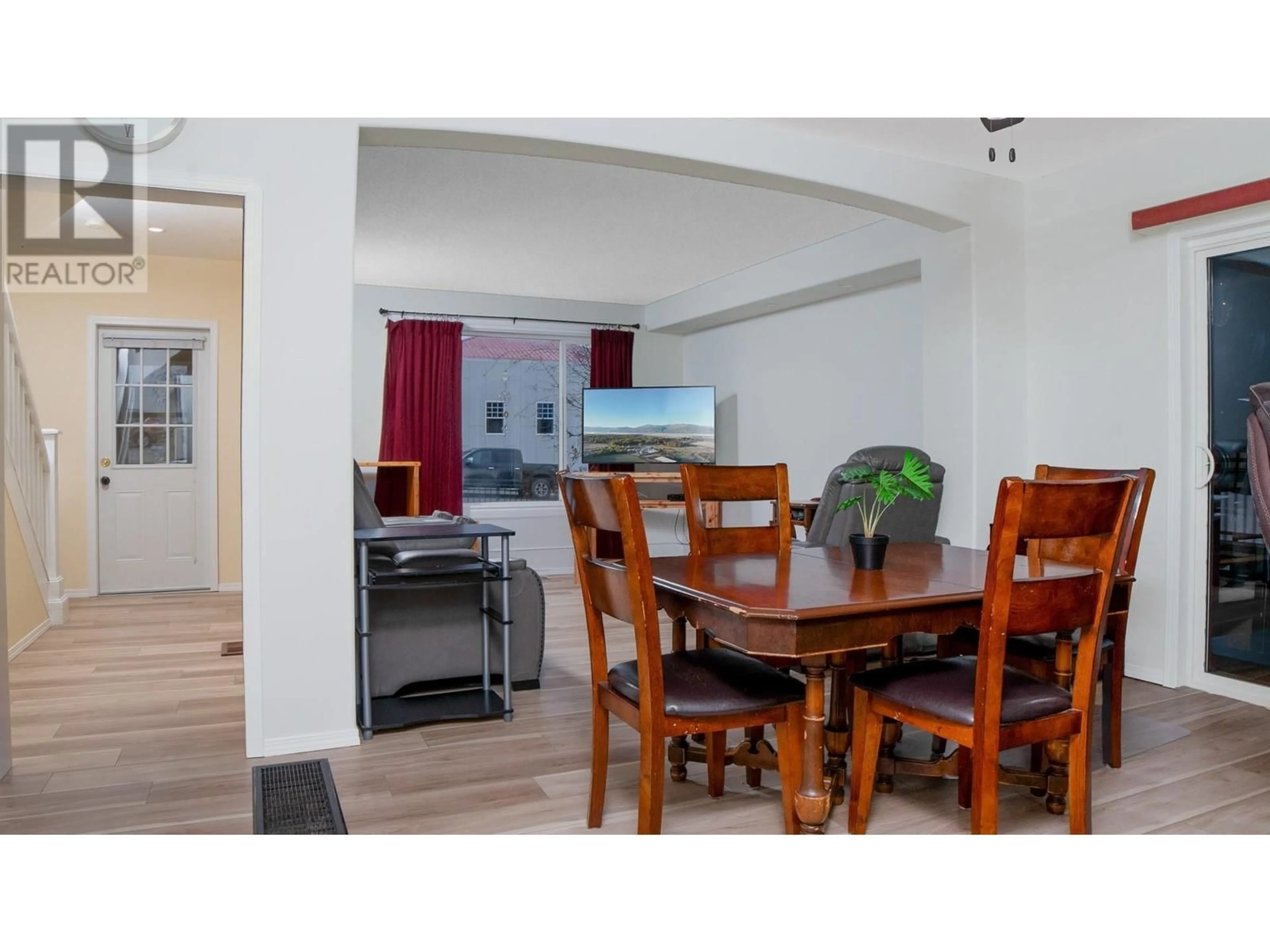 Dining room, wood/laminate floor for 229 10th Avenue N, Creston British Columbia V0B1G0