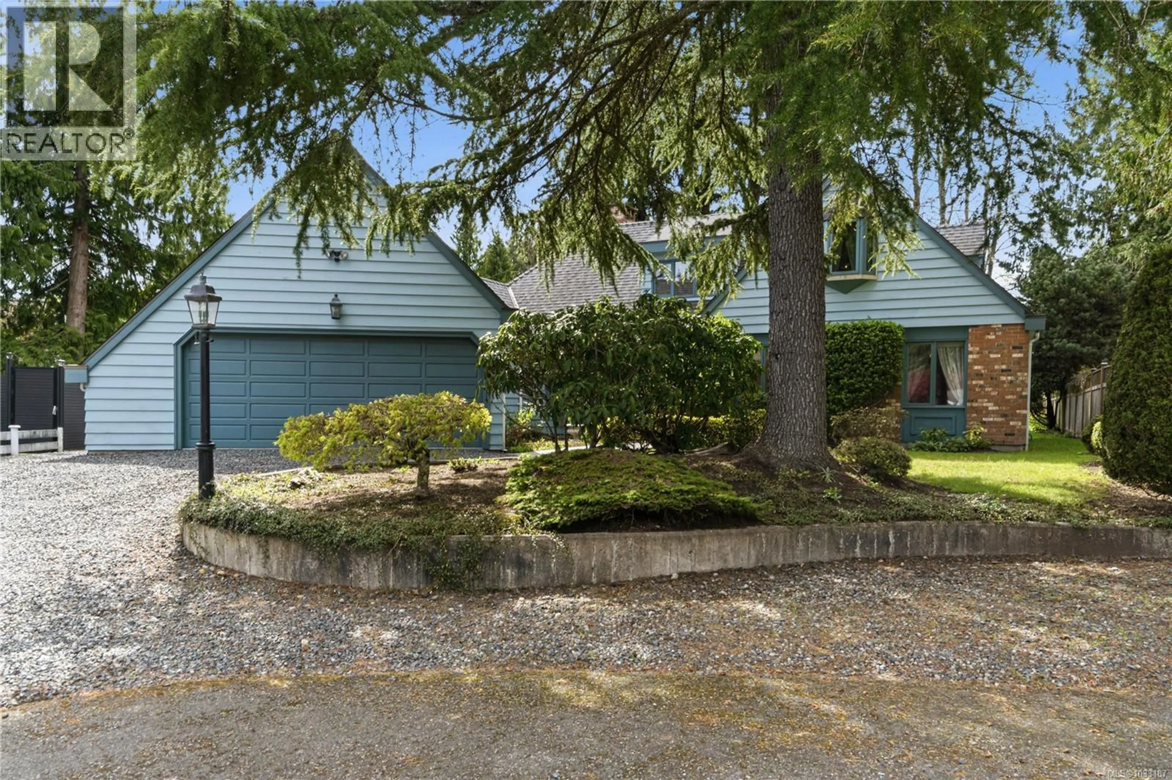 A pic from outside/outdoor area/front of a property/back of a property/a pic from drone, street for 1156 WEDGEWOOD CLOSE, Qualicum Beach British Columbia V9K1C6
