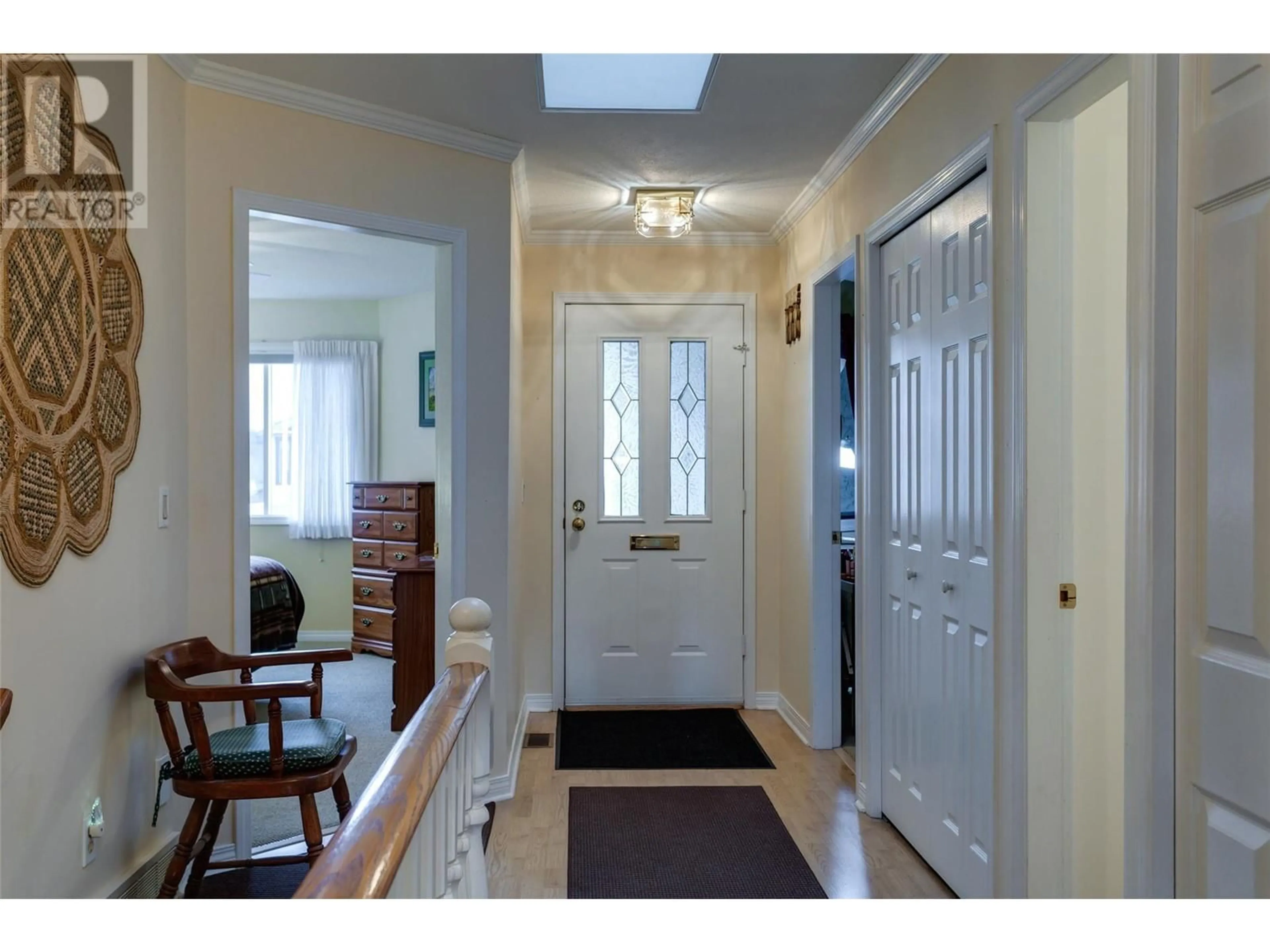 Indoor entryway for 33 - 2200 GORDON DRIVE, Kelowna British Columbia V1Y8T7