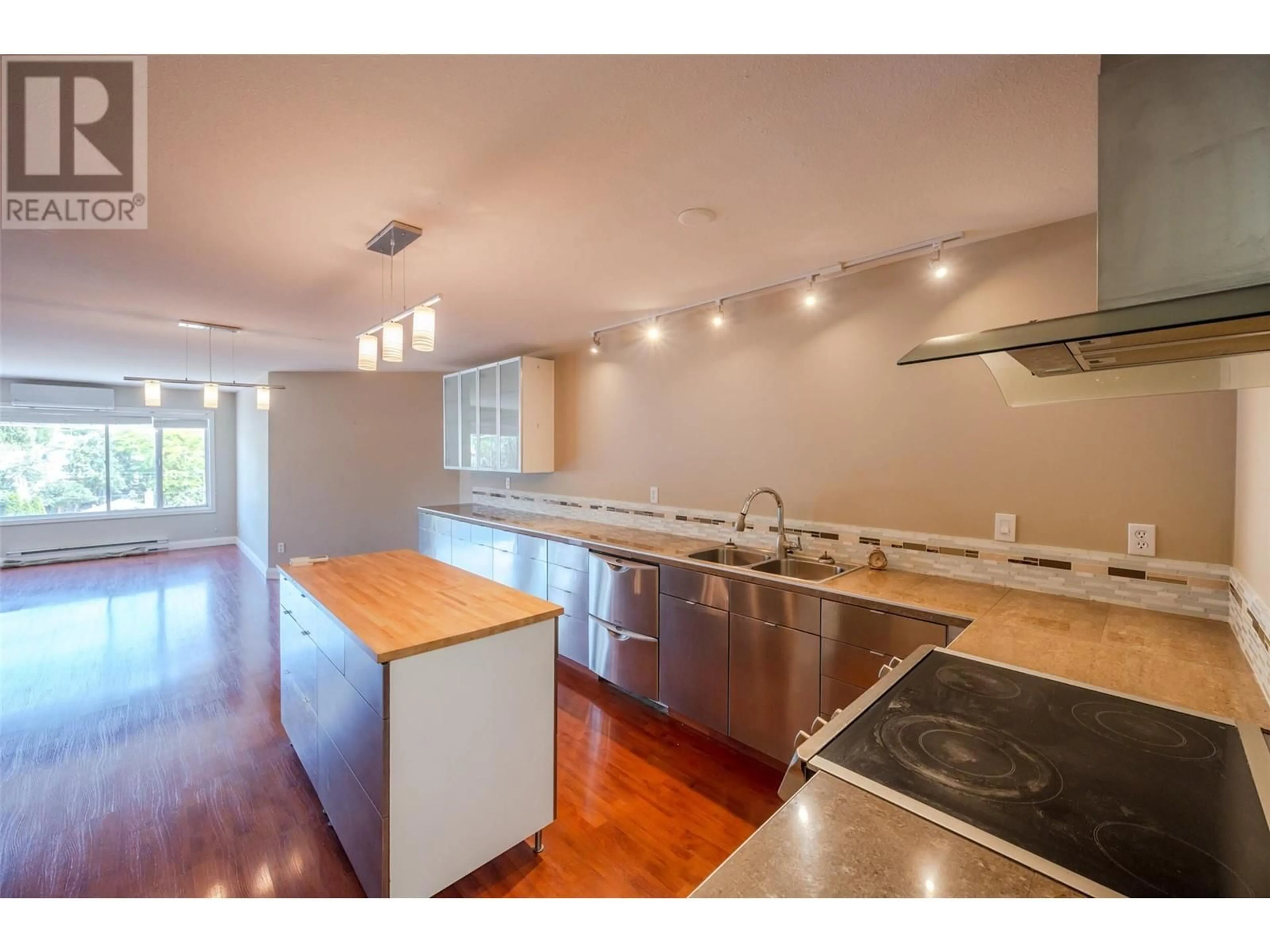 Open concept kitchen, wood/laminate floor for 208 Ellis Street Unit# 303, Penticton British Columbia V2A4L6