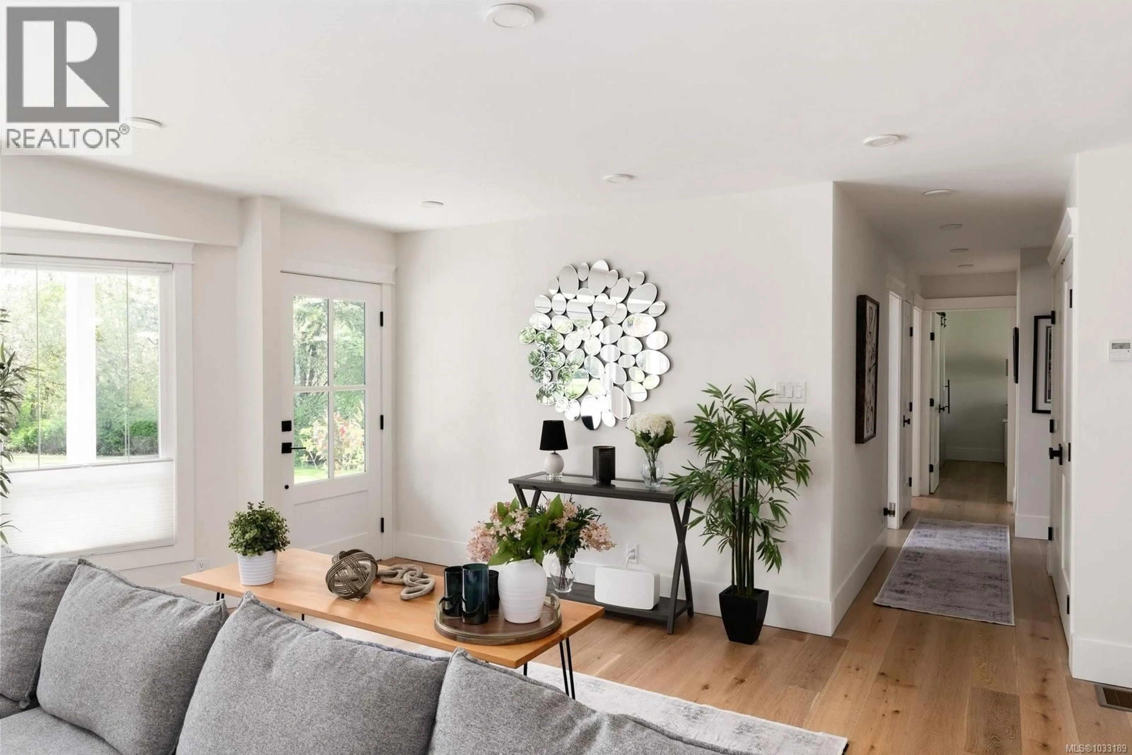 Living room with furniture, unknown for 826 BIRCH ROAD, North Saanich British Columbia V8L5R9