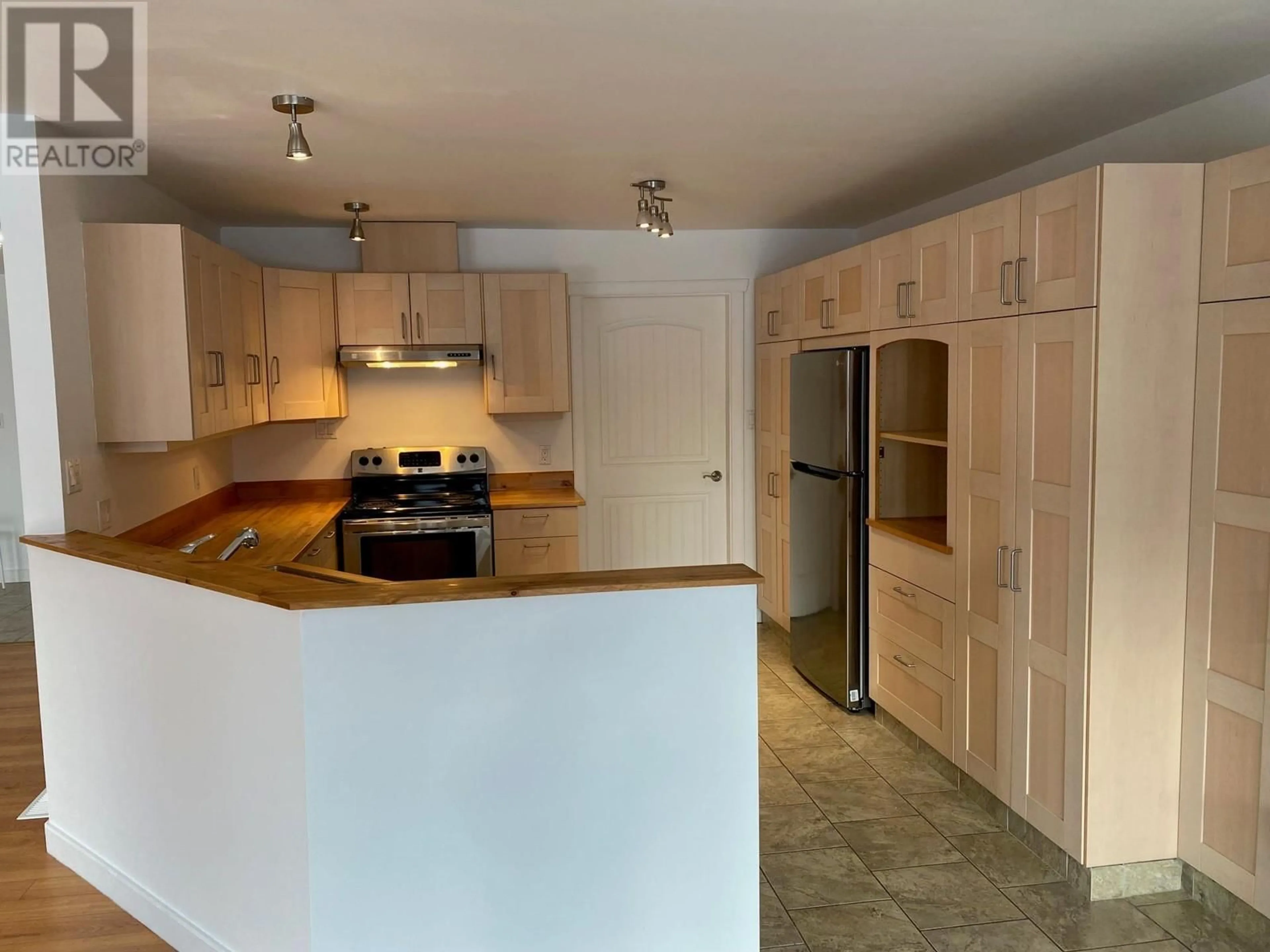 Standard kitchen, unknown for 277 ORIOLE Way, Barriere British Columbia V0E1E0