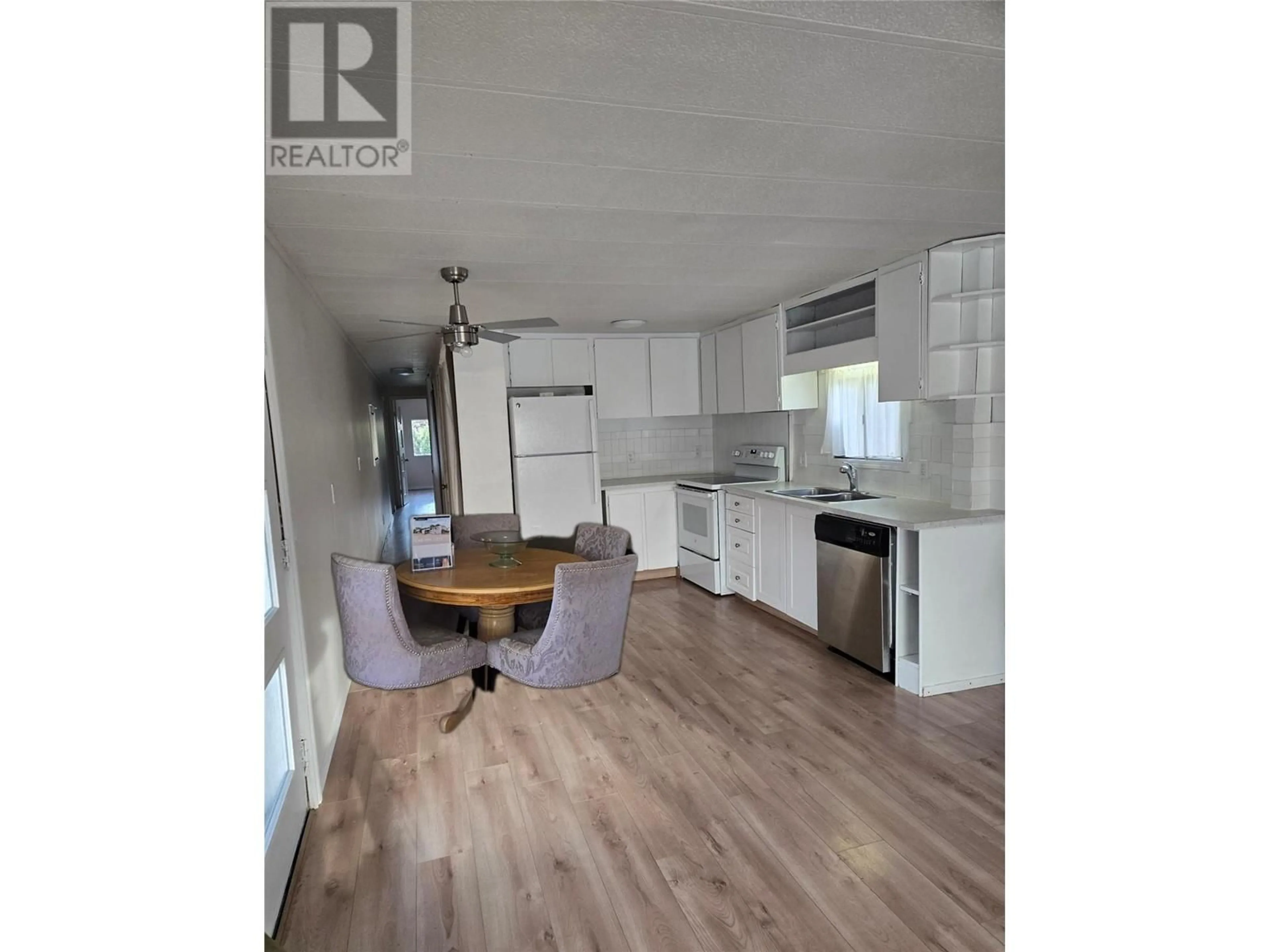 Open concept kitchen, wood/laminate floor for 1133 Findlay Road Unit# 95, Kelowna British Columbia V1X5A9