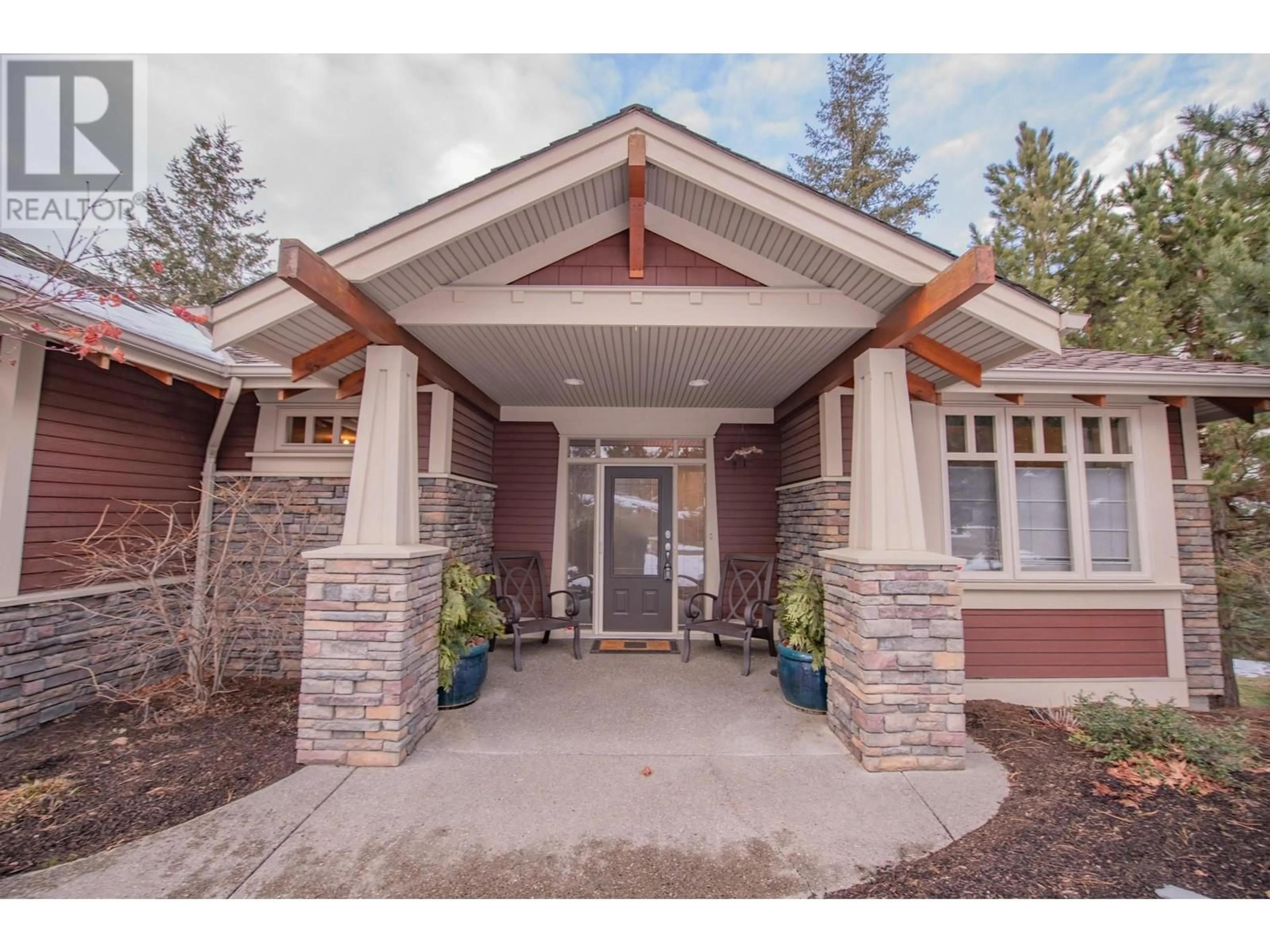 Indoor entryway for 108 Mashie Crescent, Vernon British Columbia V1H1V8