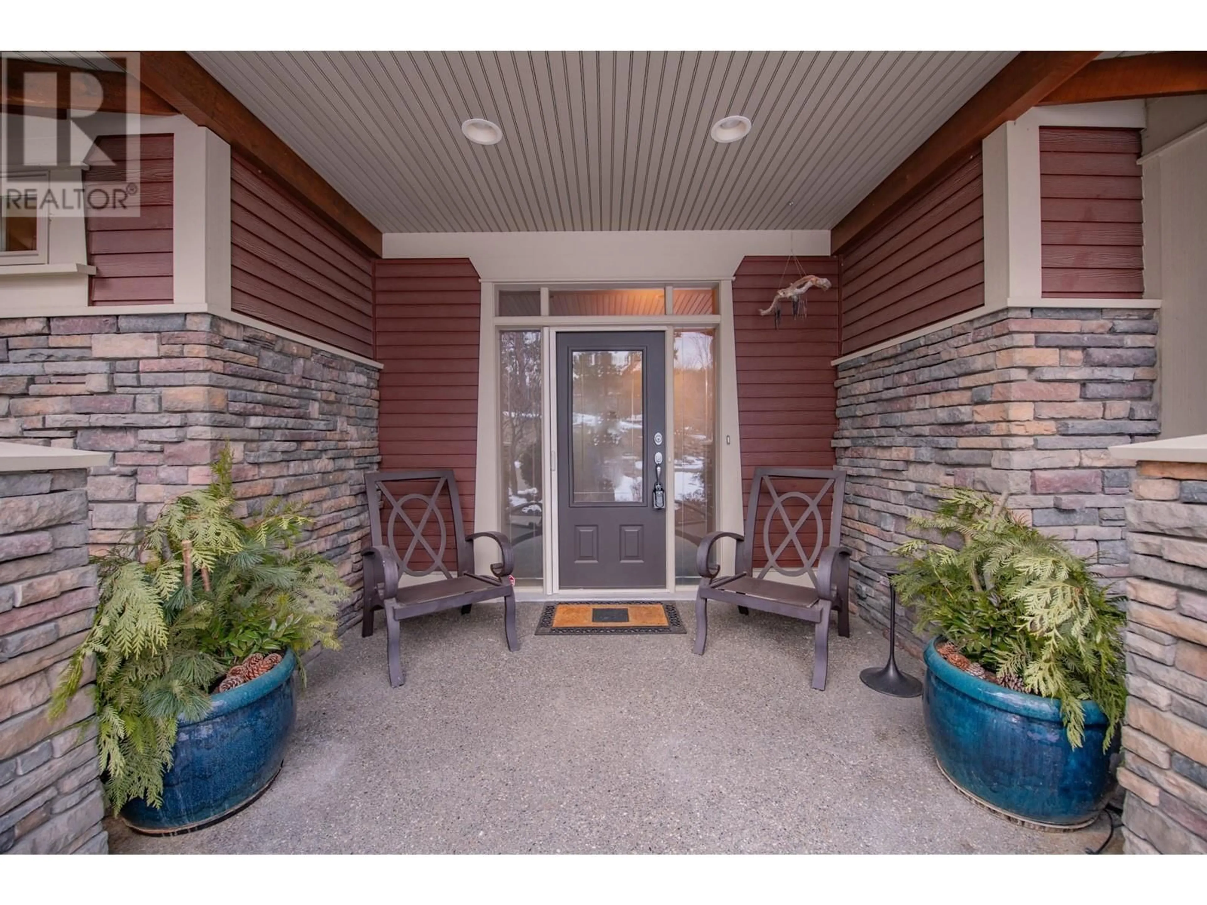 Indoor entryway for 108 Mashie Crescent, Vernon British Columbia V1H1V8