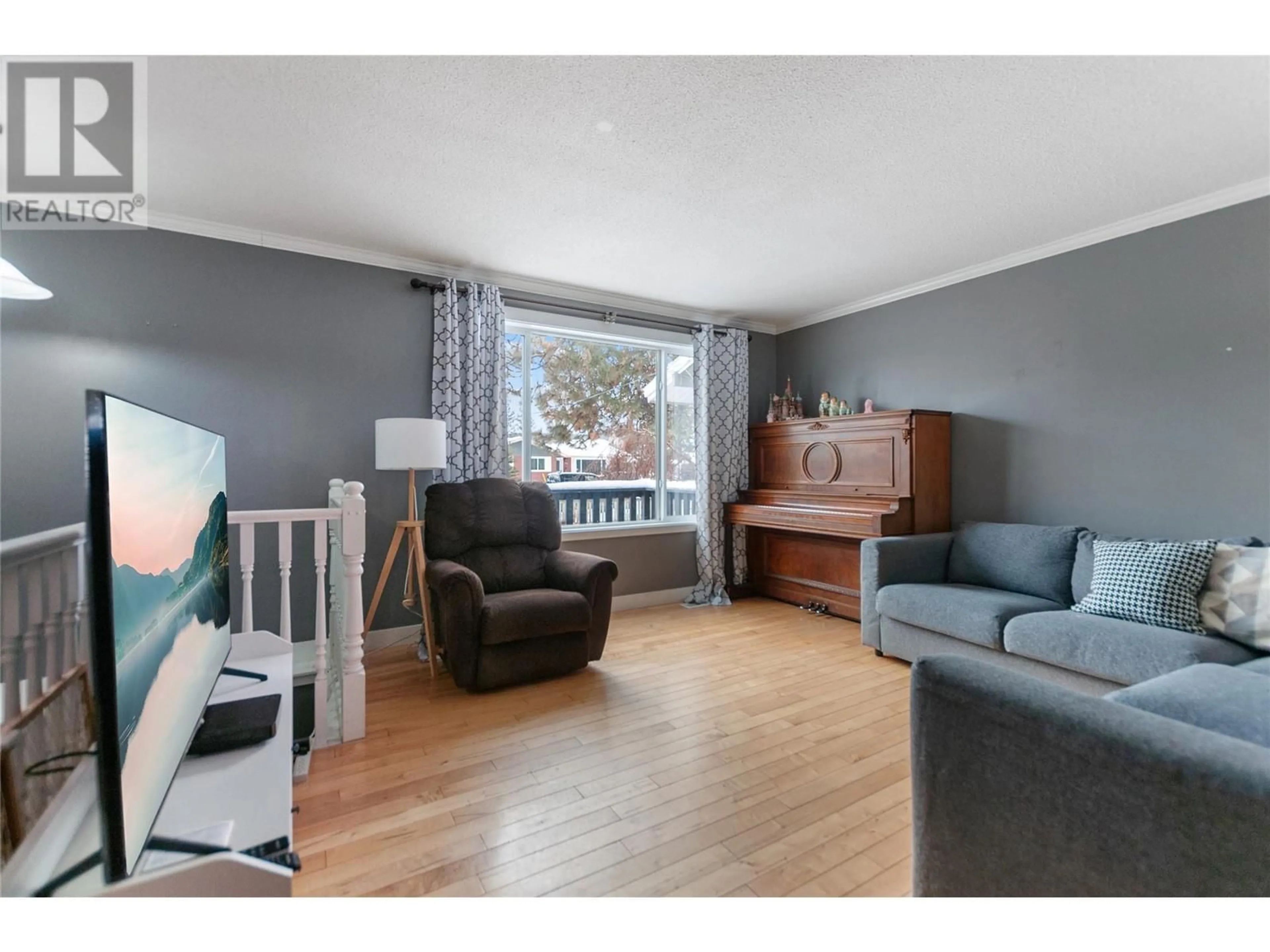 Living room with furniture, wood/laminate floor for 395 BILLITER Avenue, Princeton British Columbia V0X1W0