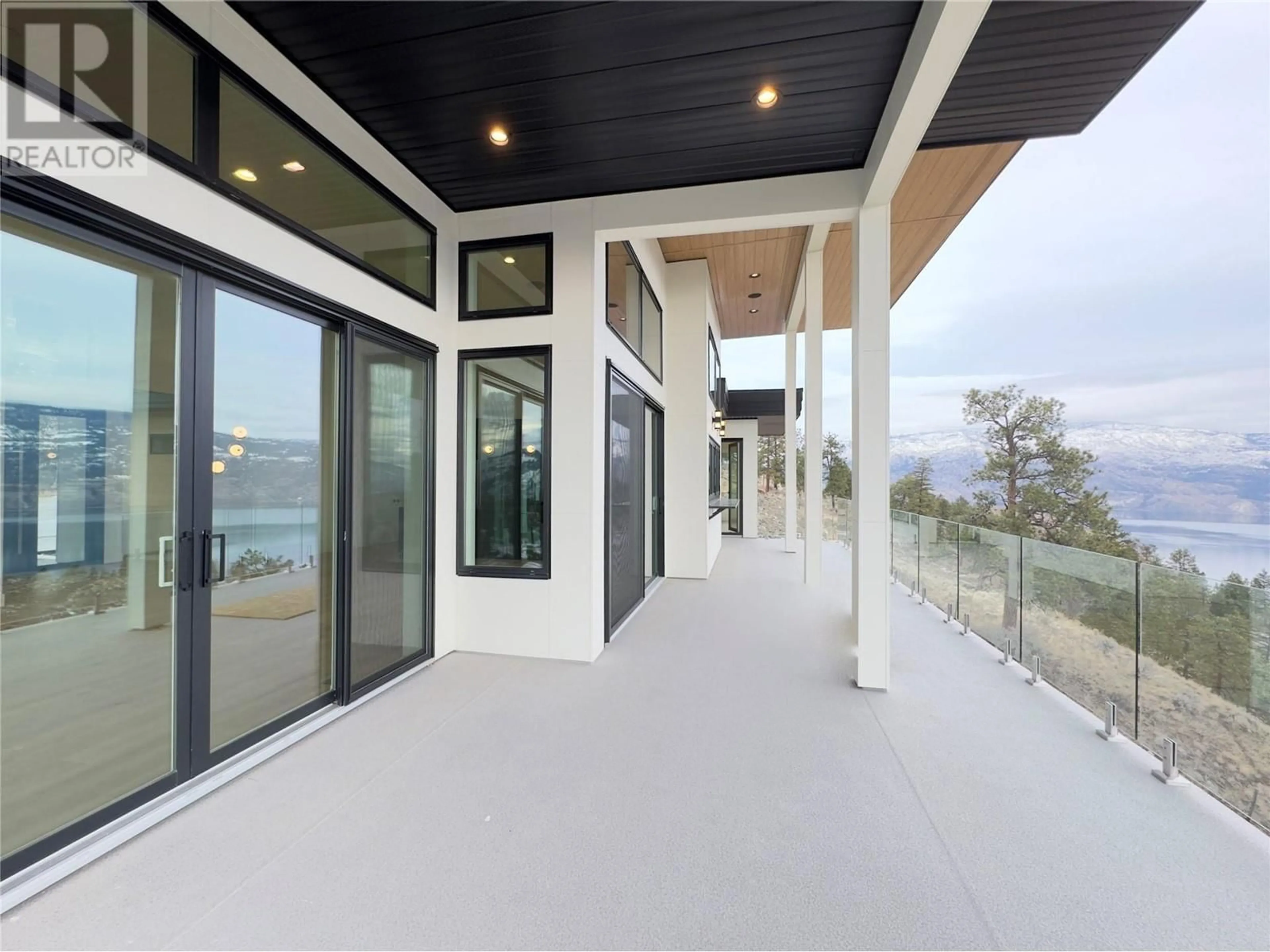Indoor foyer for 18697 MCKENZIE COURT, Summerland British Columbia V0H1Z3