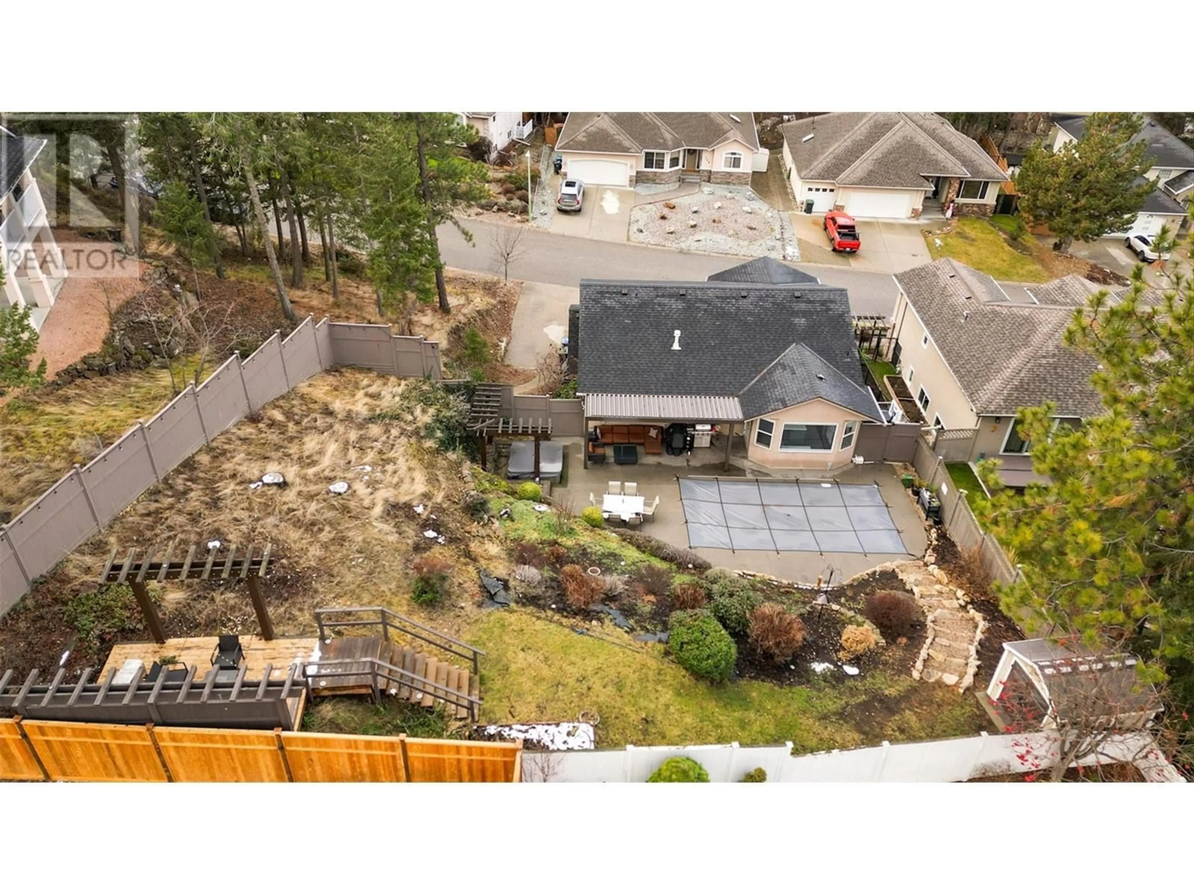 A pic from outside/outdoor area/front of a property/back of a property/a pic from drone, unknown for 265 Knightsbridge Way, Kelowna British Columbia V1V1N2