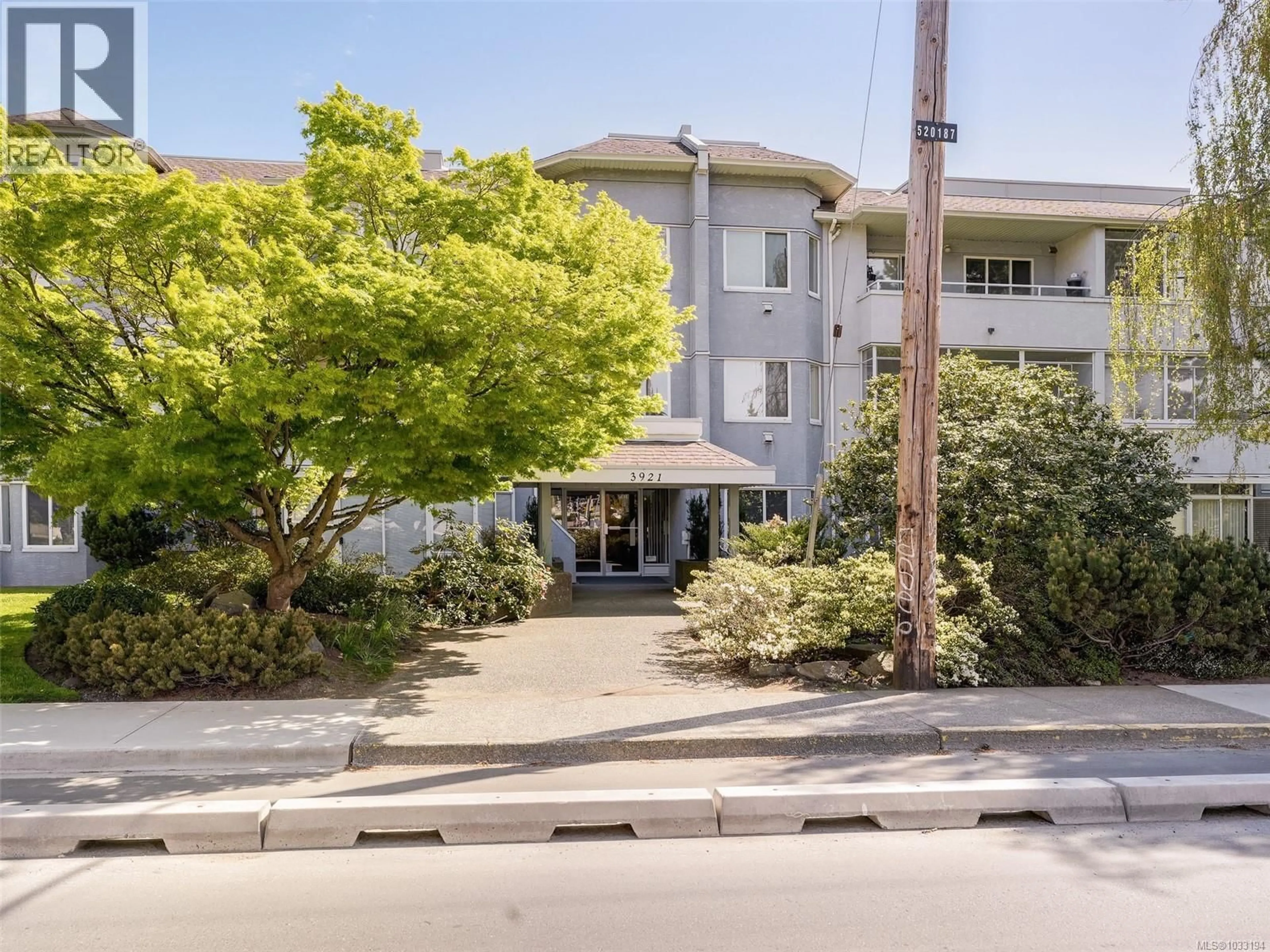 Unknown for 208 - 3921 SHELBOURNE STREET, Saanich British Columbia V8P4H9