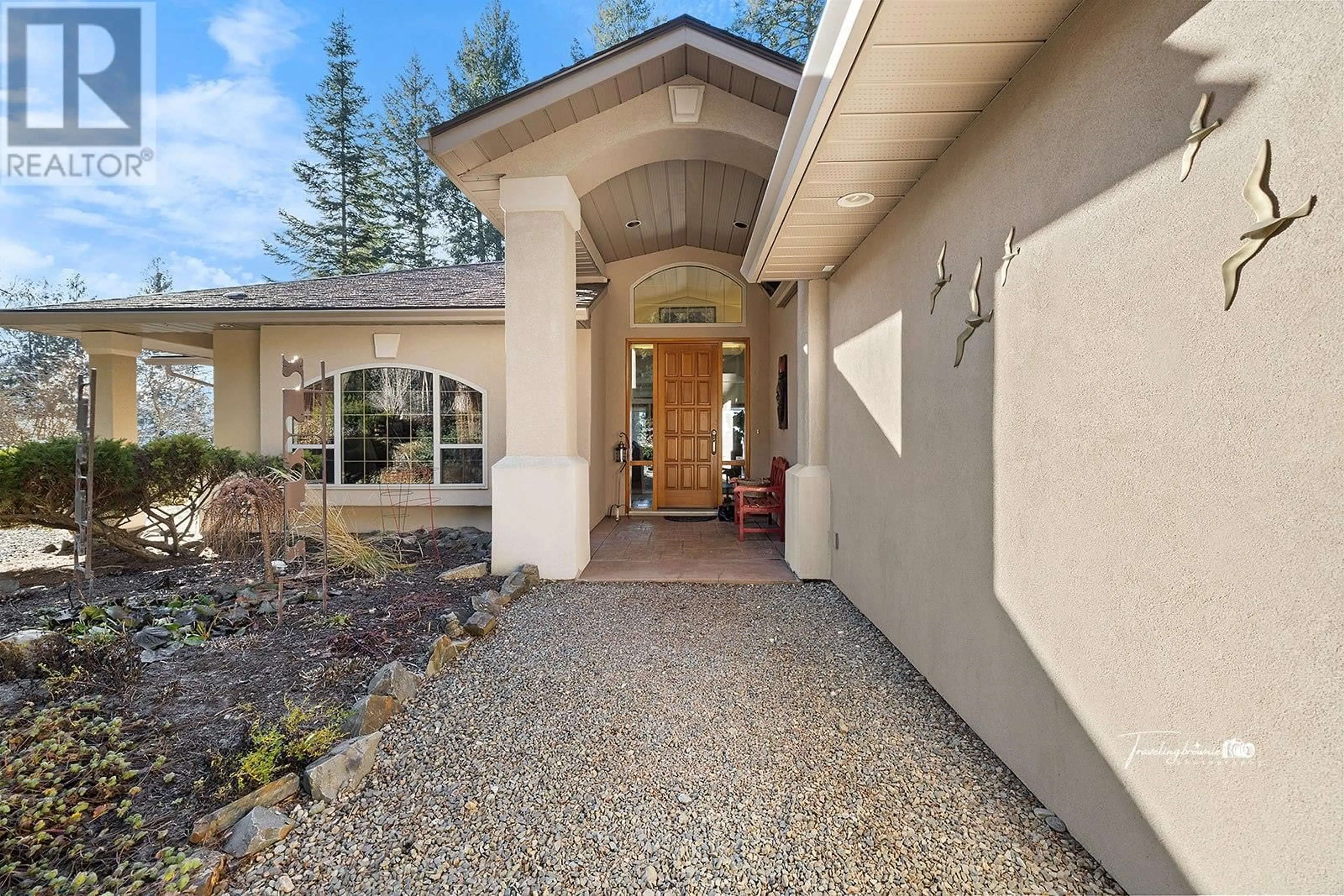 Indoor entryway for 1111 FOX TREE Road, Lister British Columbia V0B1G2