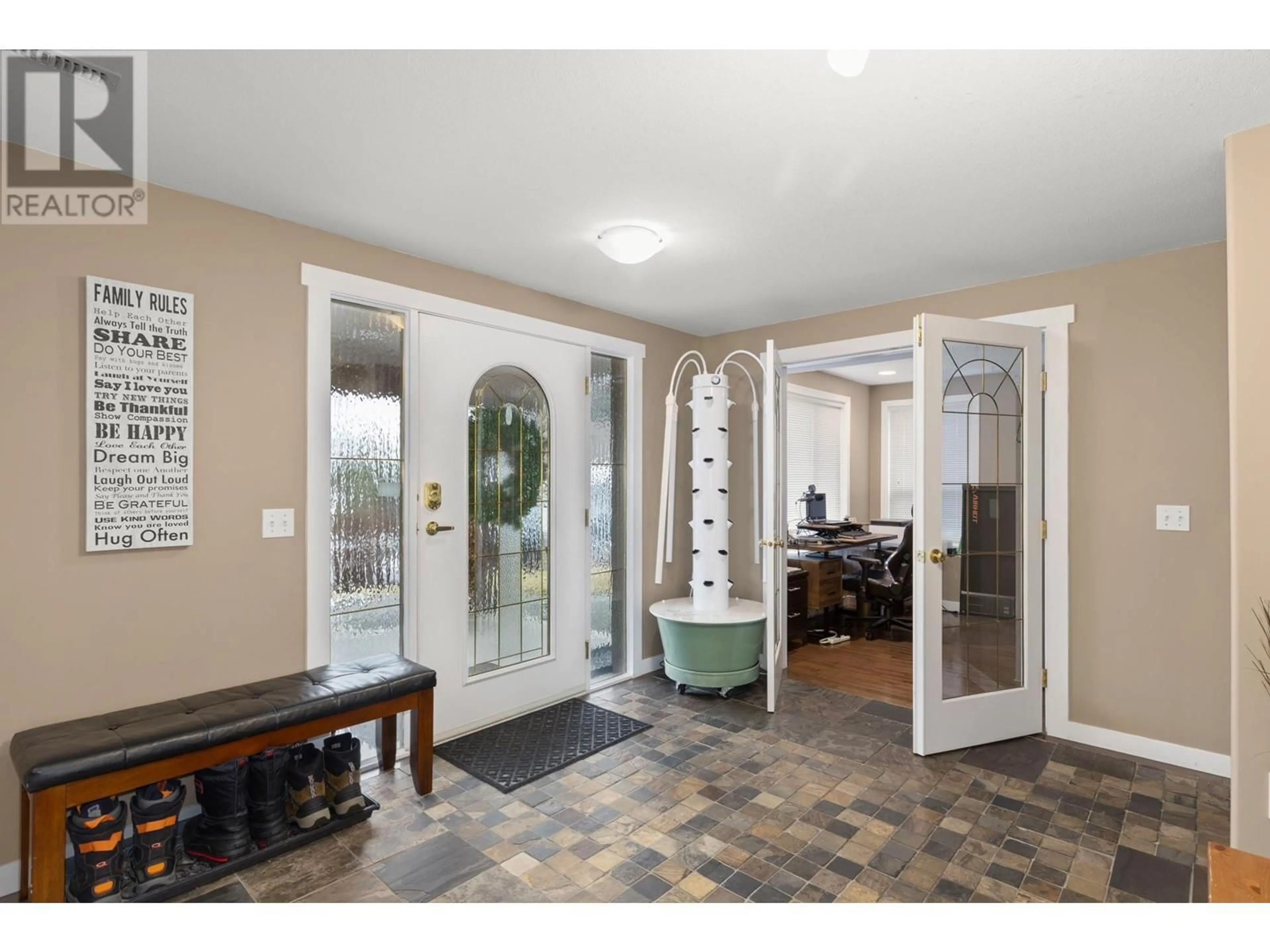 Indoor entryway for 2332 Shannon Woods Drive, West Kelowna British Columbia V4T2P1