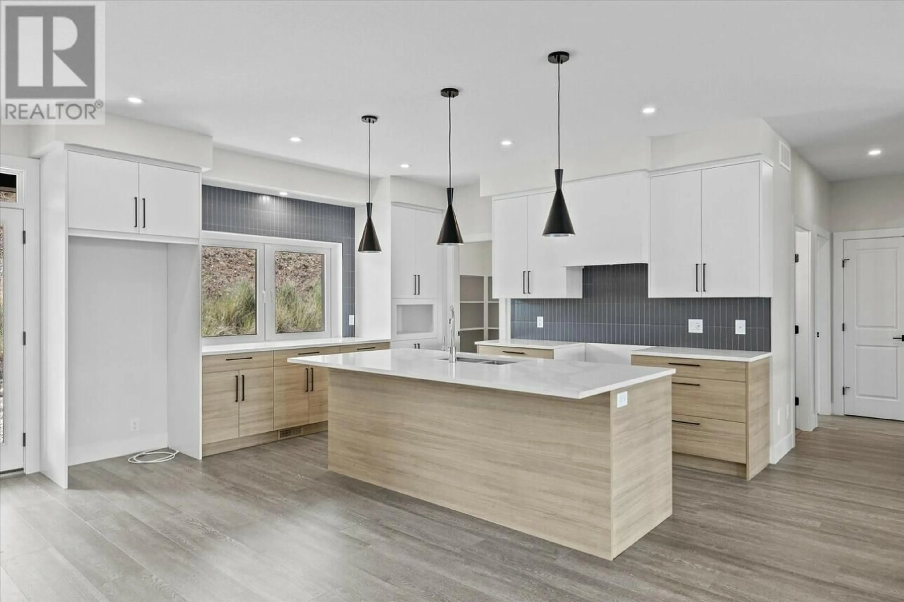 Contemporary kitchen, unknown for 1107 Collinson Court, Kelowna British Columbia V1W0C3