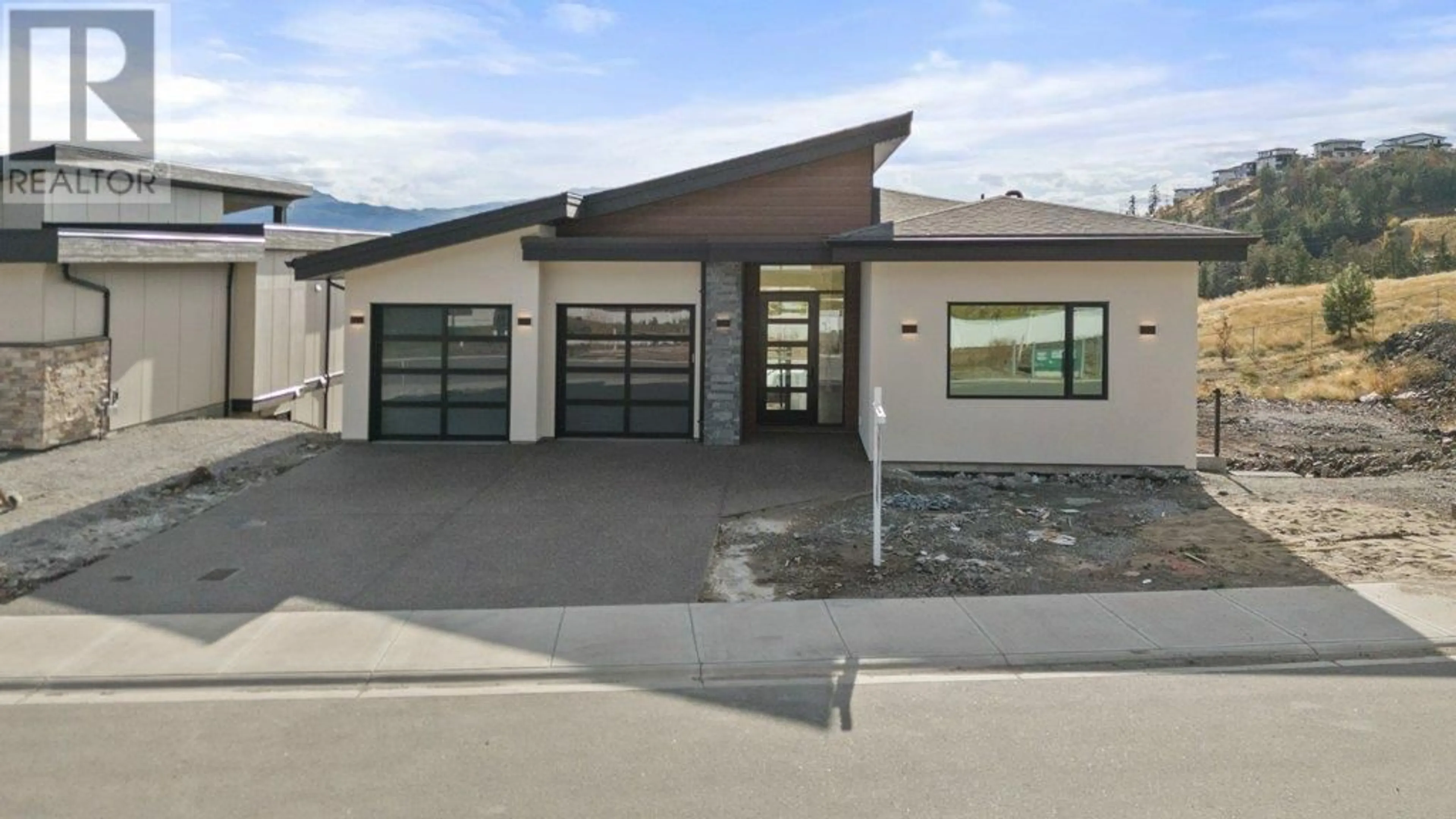 Indoor garage for 2543 Pinnacle Ridge Drive, West Kelowna British Columbia V4T0E3