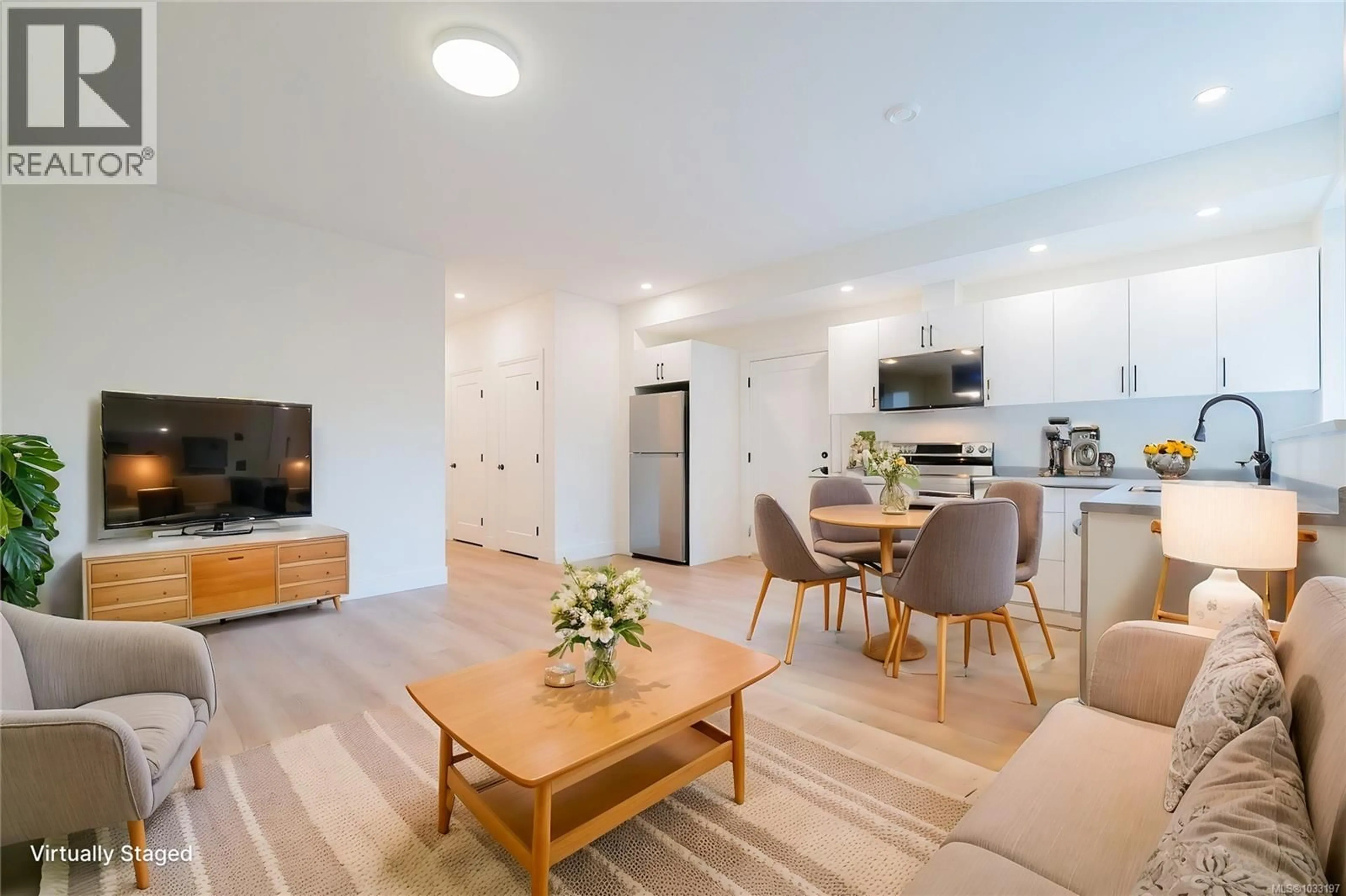 Living room with furniture, wood/laminate floor for 111 RAVEN WAY, Ladysmith British Columbia V9G0C2
