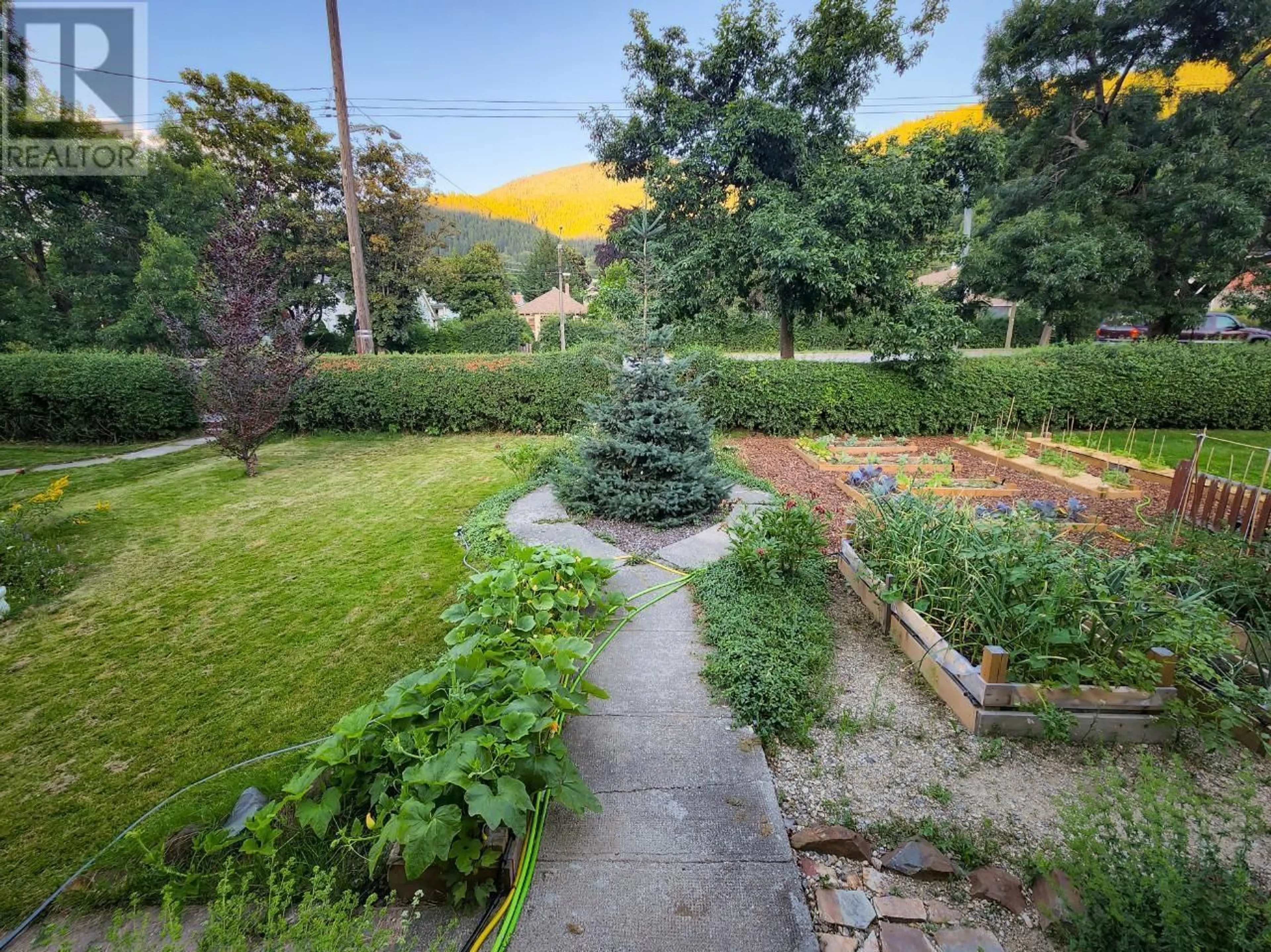 Patio, mountain view for 413 NELSON AVENUE, Nelson British Columbia V1L2N1