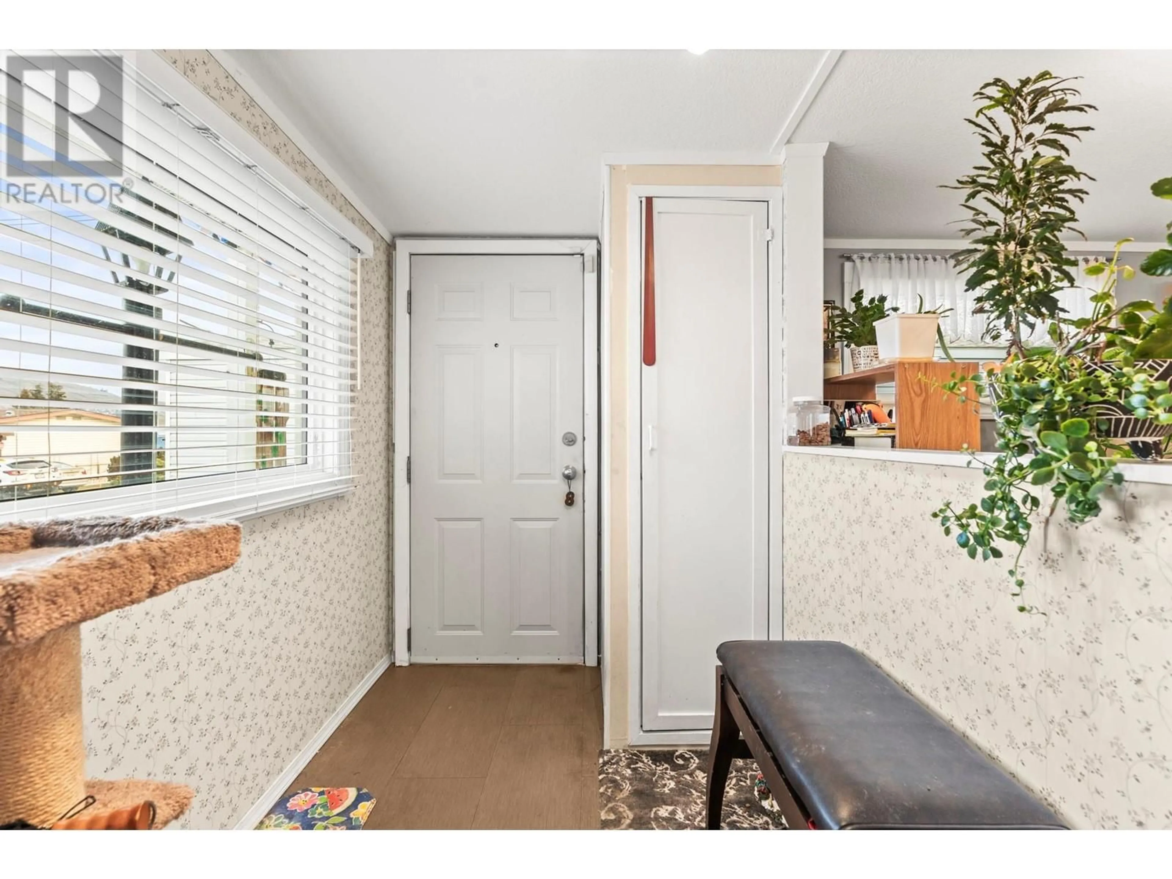 Indoor entryway for 32 - 6902 OKANAGAN LANDING ROAD, Vernon British Columbia V1H1X4