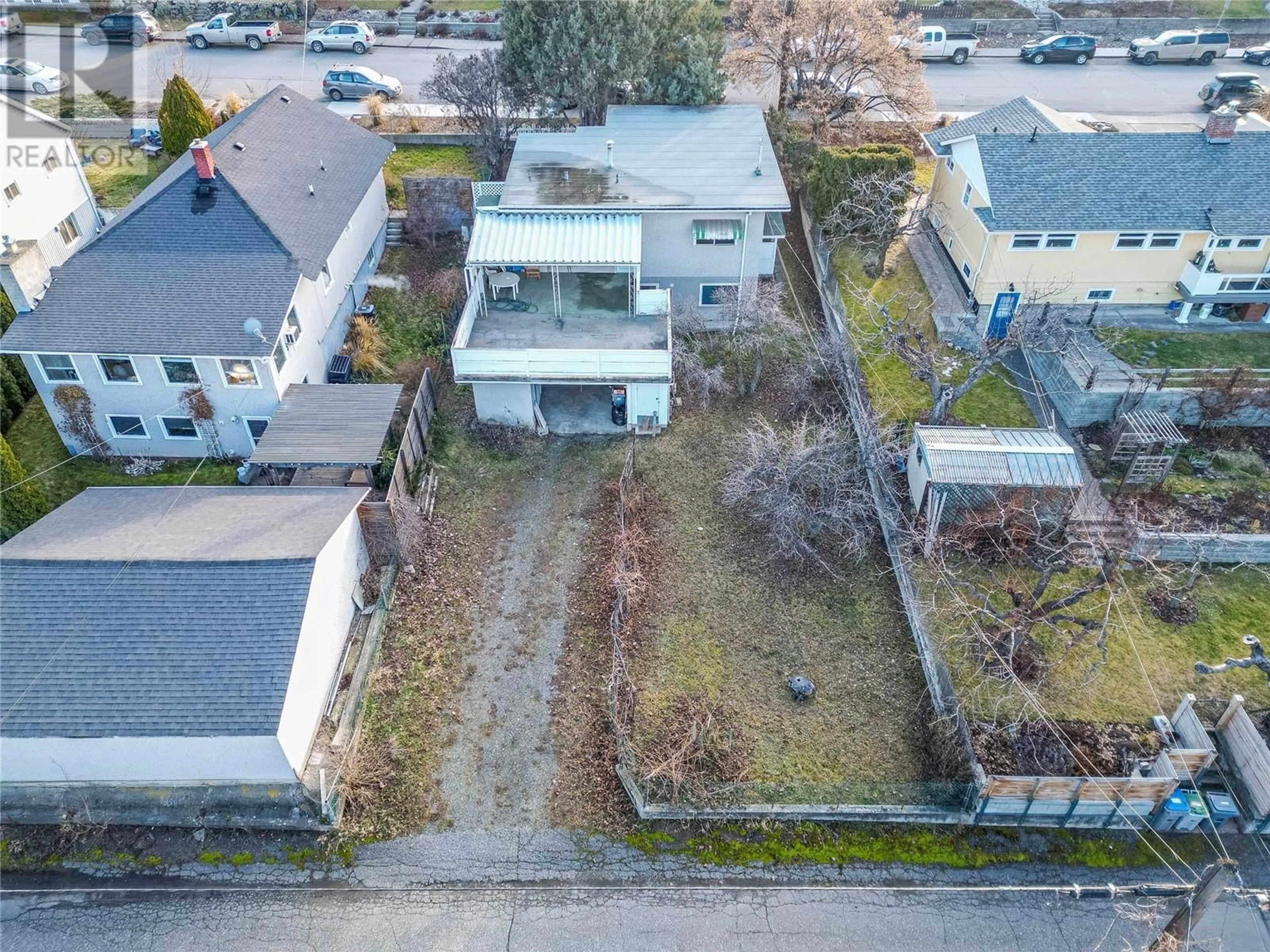 A pic from outside/outdoor area/front of a property/back of a property/a pic from drone, street for 762 Pine Street, Kamloops British Columbia V2C2Z8