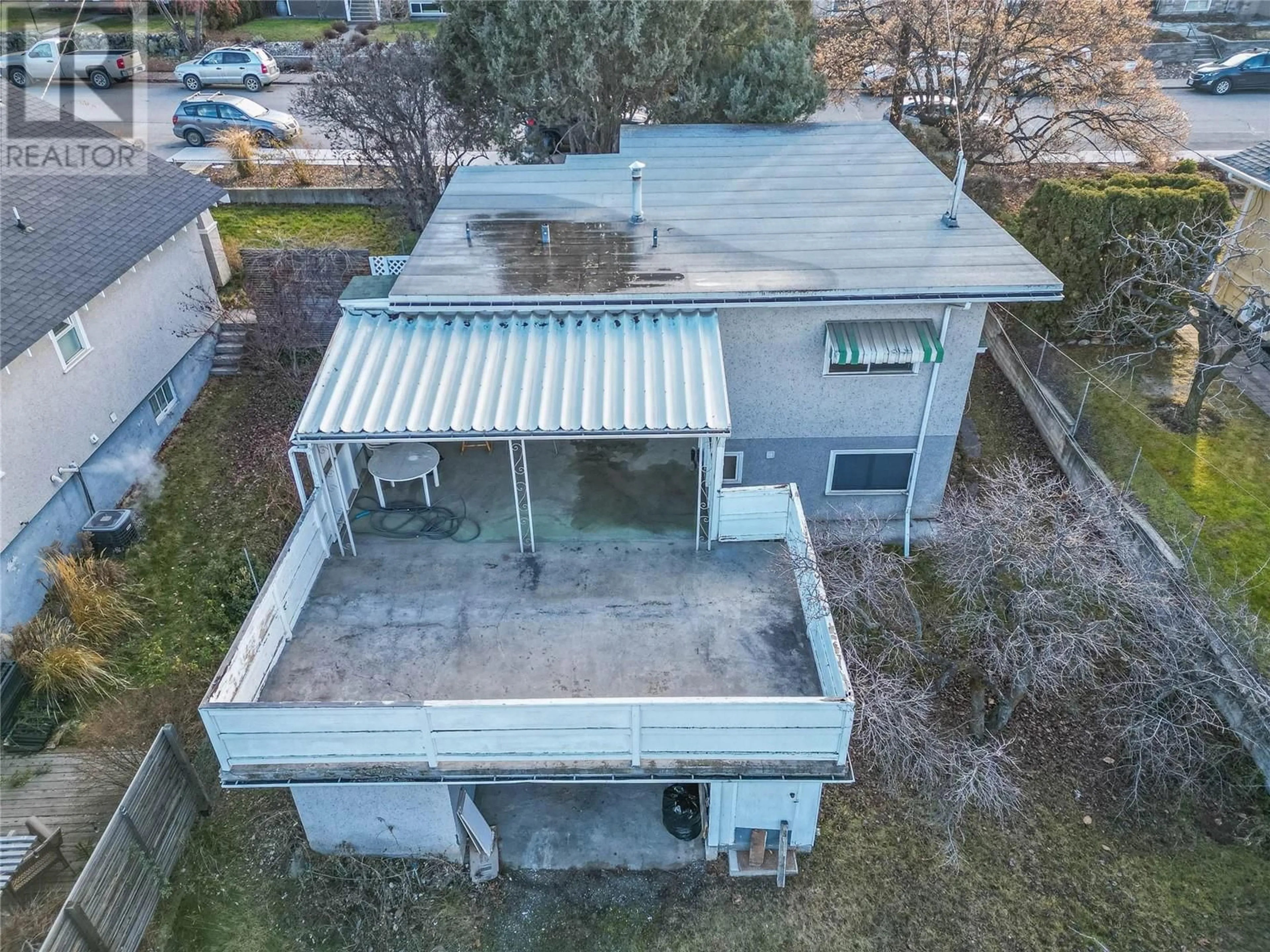 A pic from outside/outdoor area/front of a property/back of a property/a pic from drone, building for 762 Pine Street, Kamloops British Columbia V2C2Z8