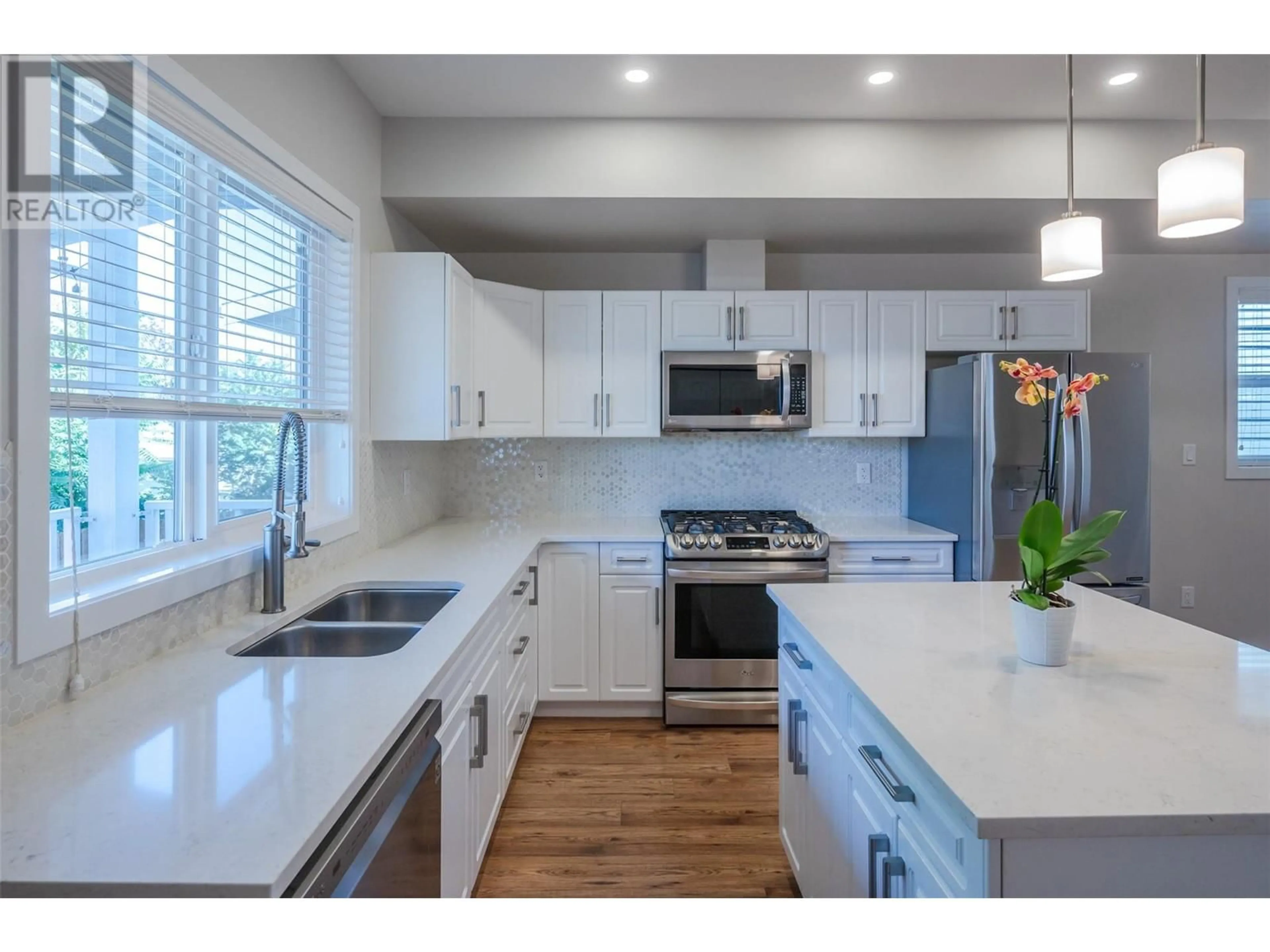 Open concept kitchen, unknown for 13620 Kelly Avenue, Summerland British Columbia V0H1Z5