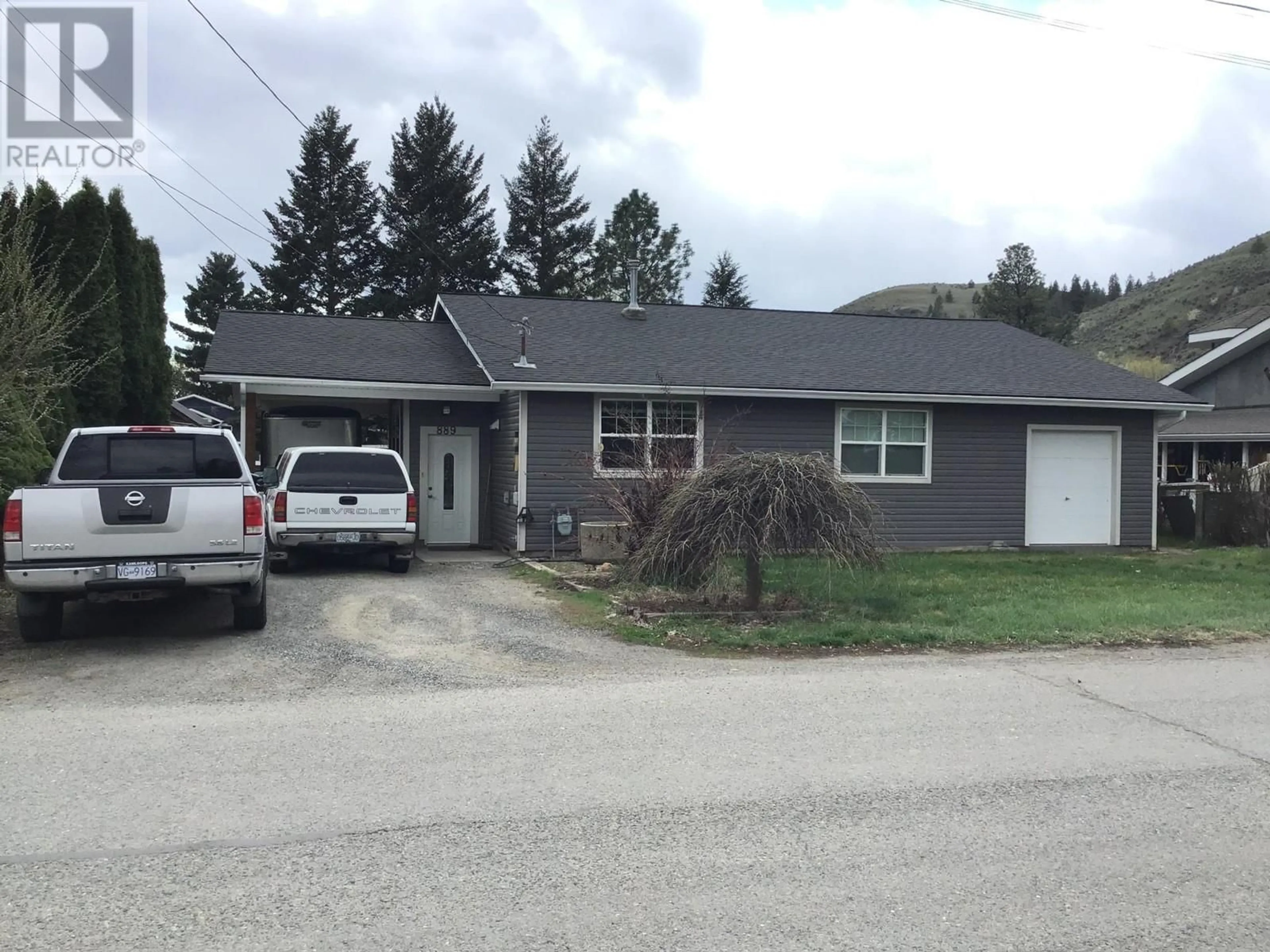 Home with vinyl exterior material, street for 889 ELDER Road, Kamloops British Columbia V2B6K9