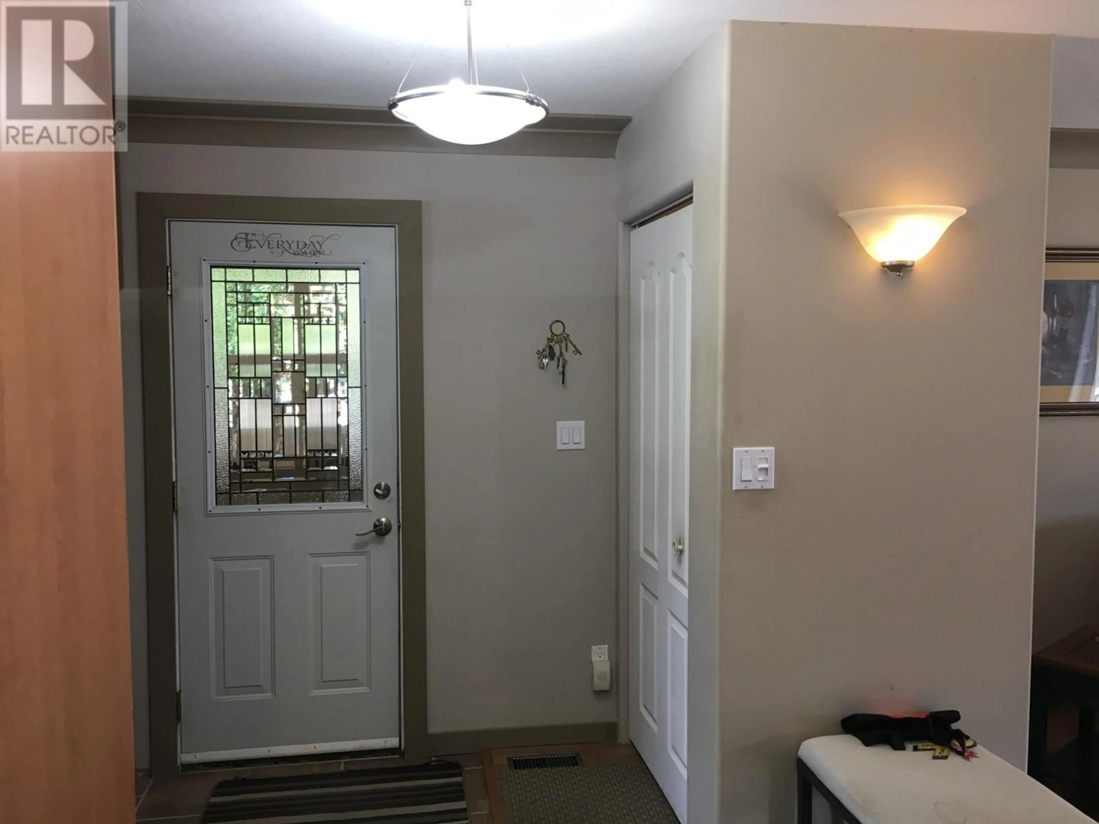 Indoor entryway for 889 ELDER Road, Kamloops British Columbia V2B6K9