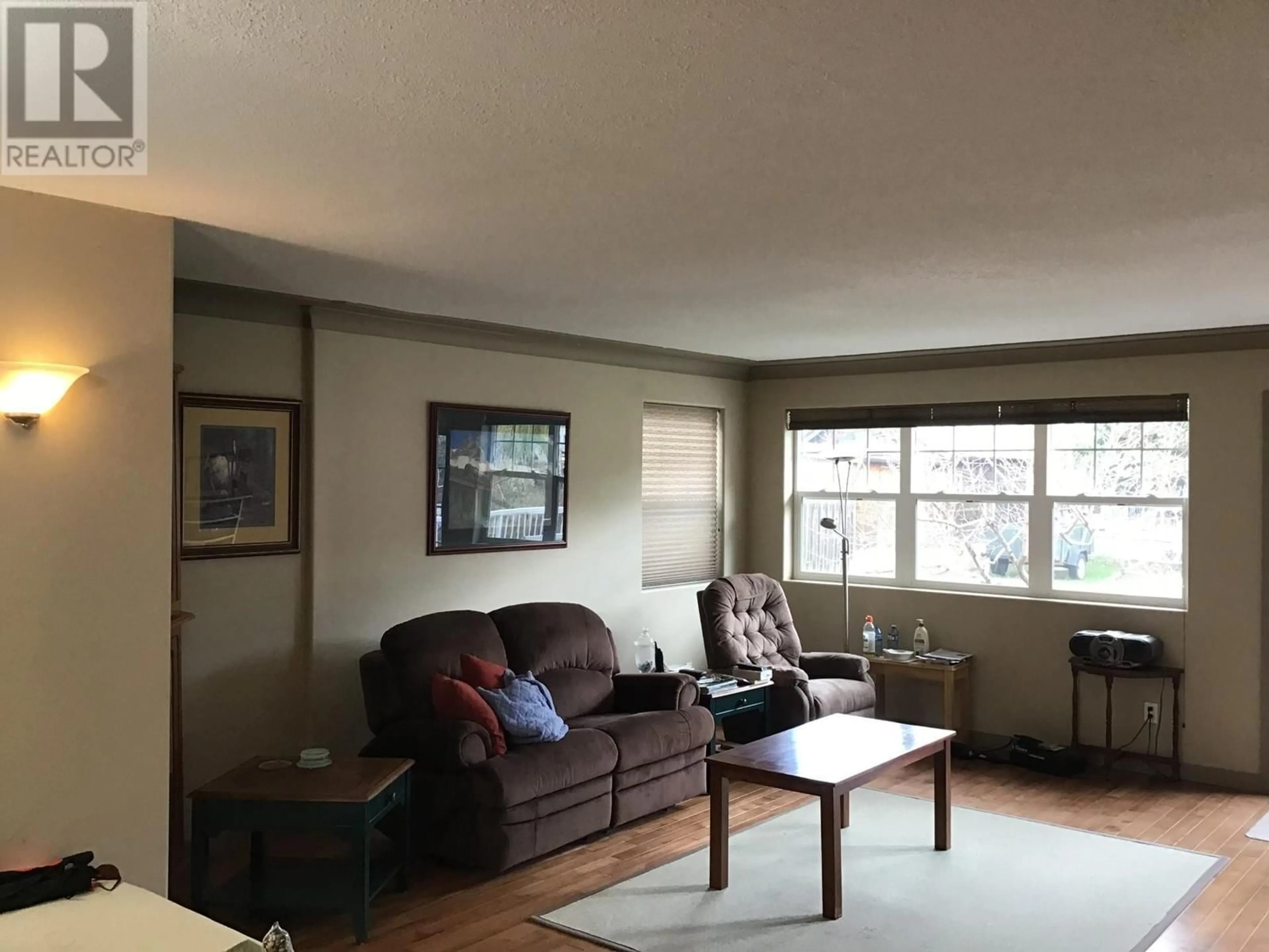 Living room with furniture, unknown for 889 ELDER Road, Kamloops British Columbia V2B6K9