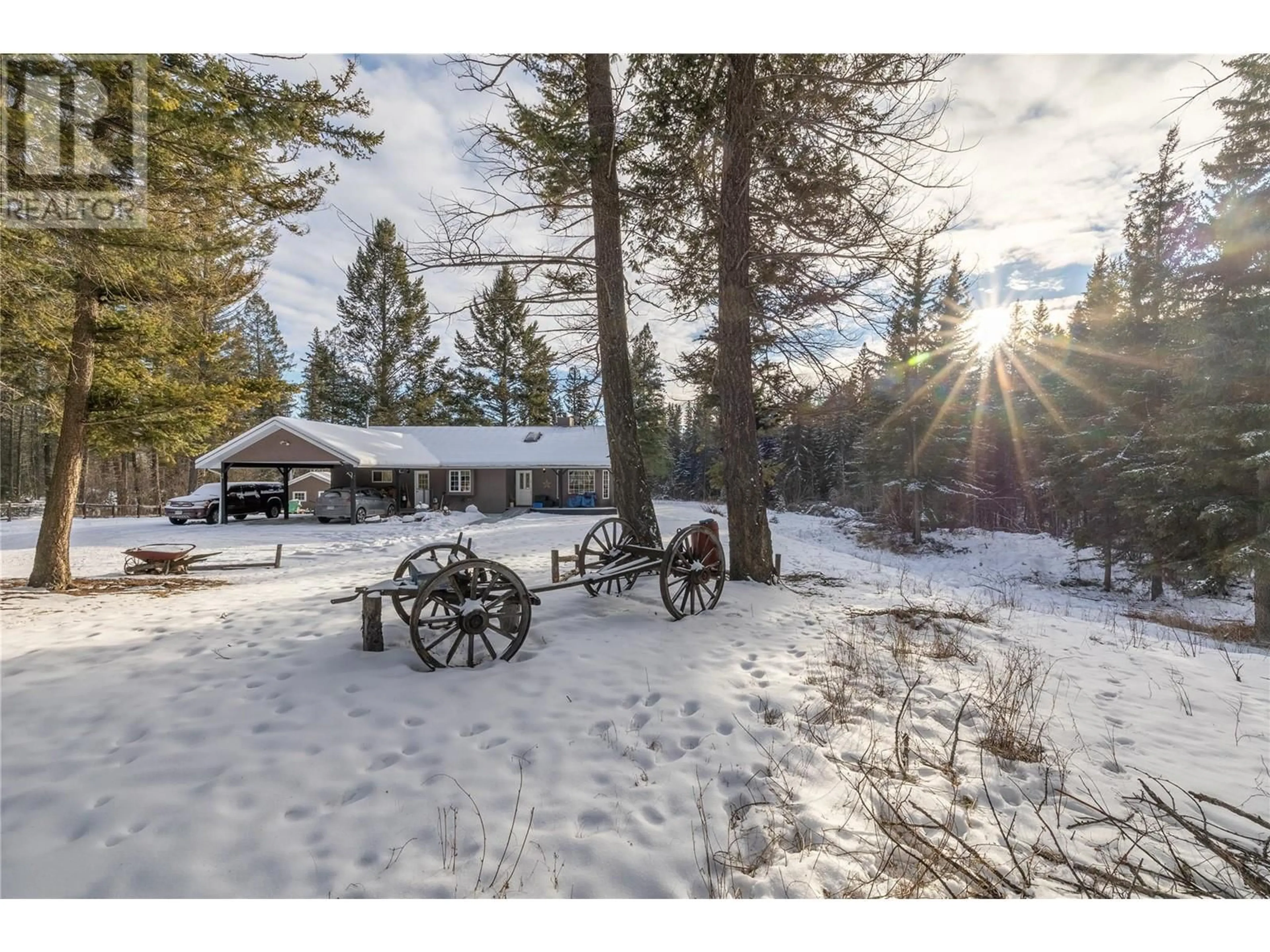 A pic from outside/outdoor area/front of a property/back of a property/a pic from drone, unknown for 4814 LAKE ROAD, Windermere British Columbia V0B2L2