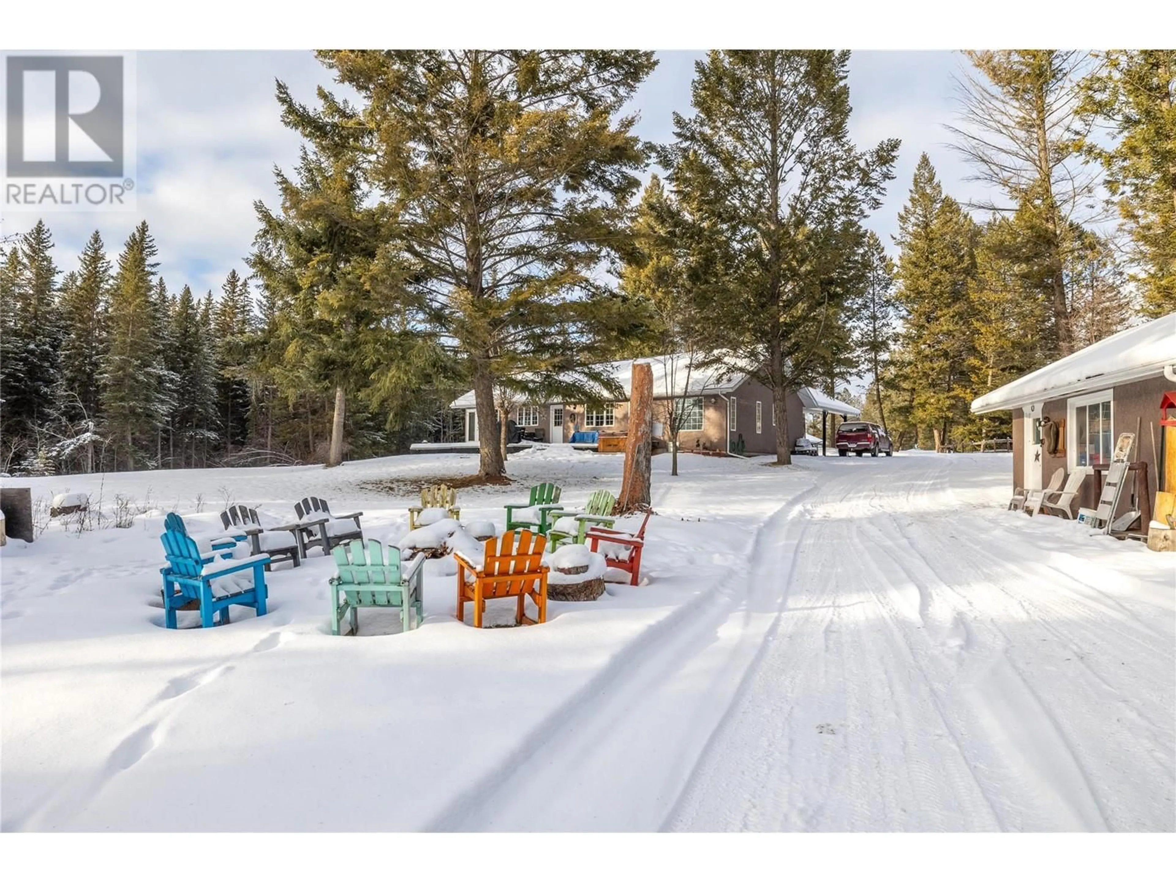 Patio, unknown for 4814 LAKE ROAD, Windermere British Columbia V0B2L2
