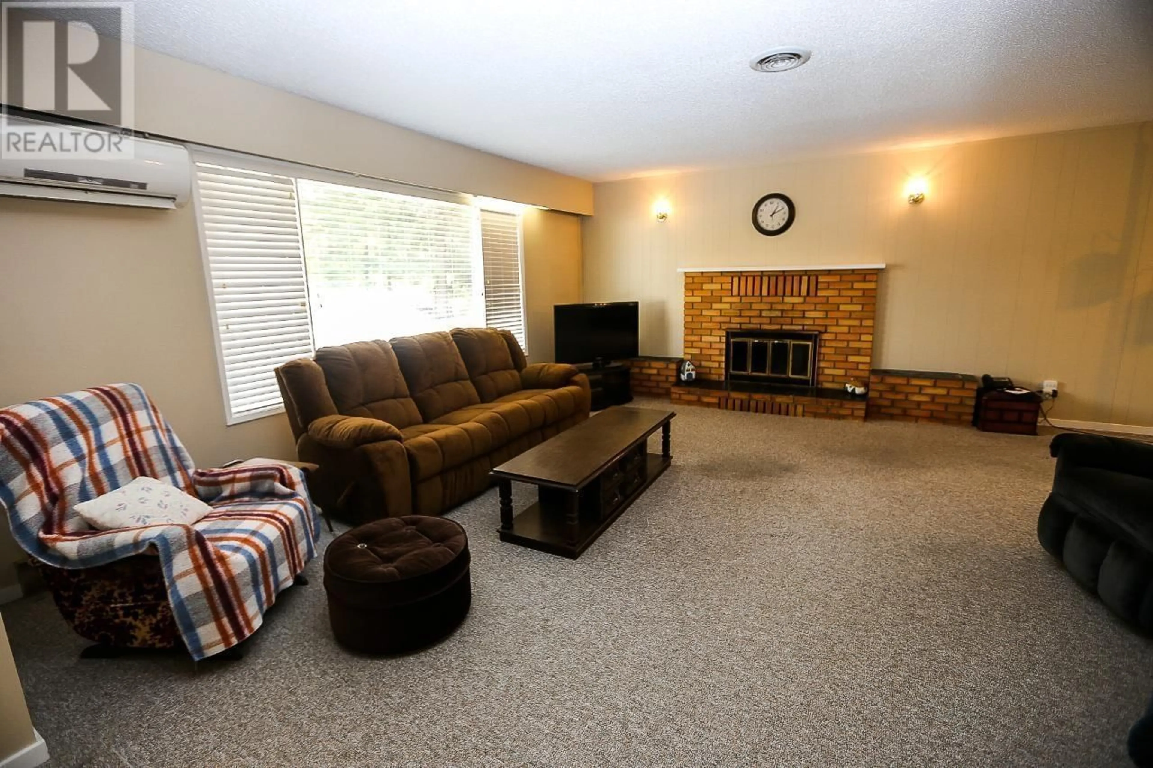 Living room with furniture, carpet floor for 461 BARKLEY Road, Barriere British Columbia V0E1E0