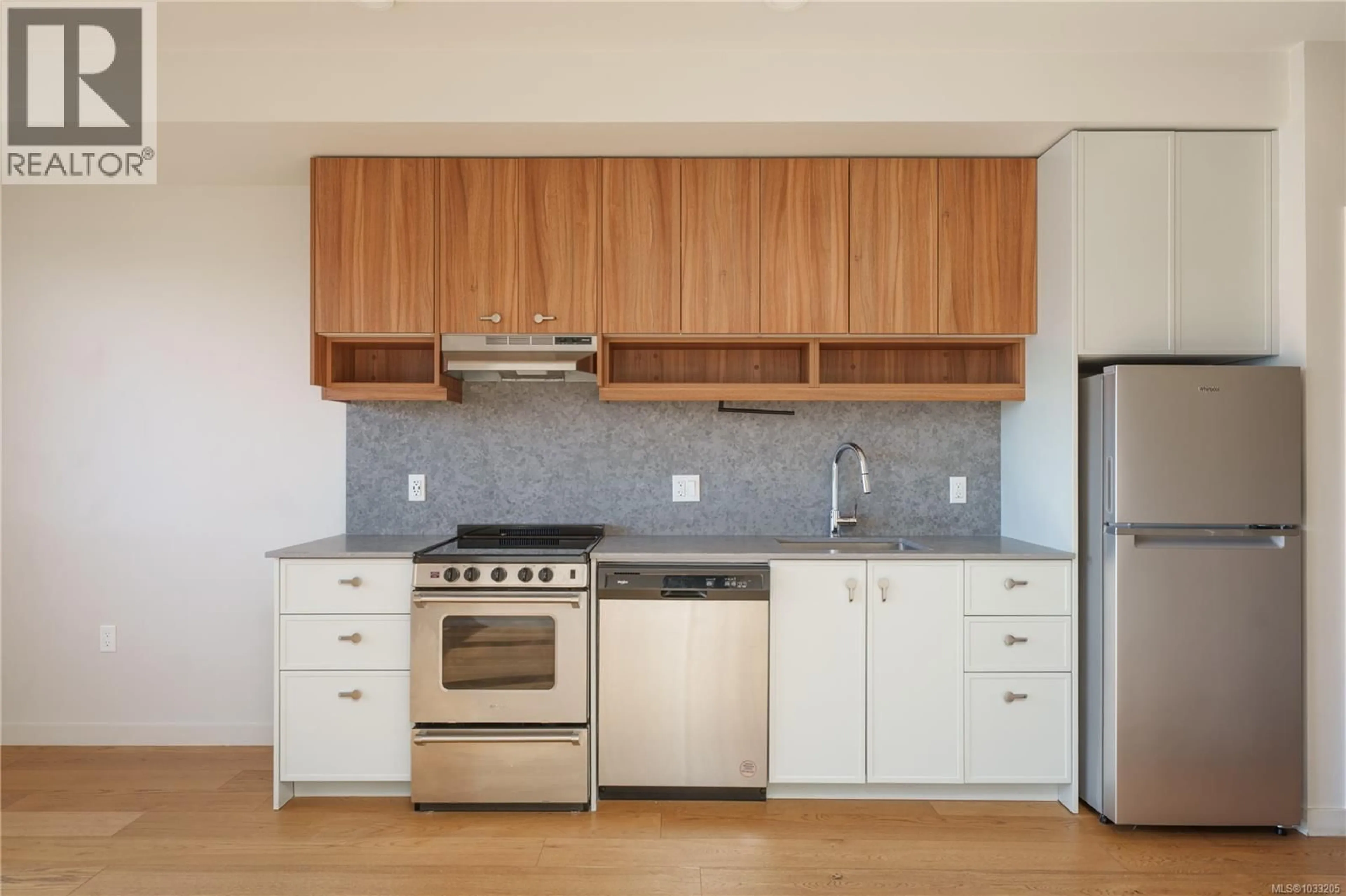 Standard kitchen, wood/laminate floor for 210 - 629 SPEED AVENUE, Victoria British Columbia V8Z1A5