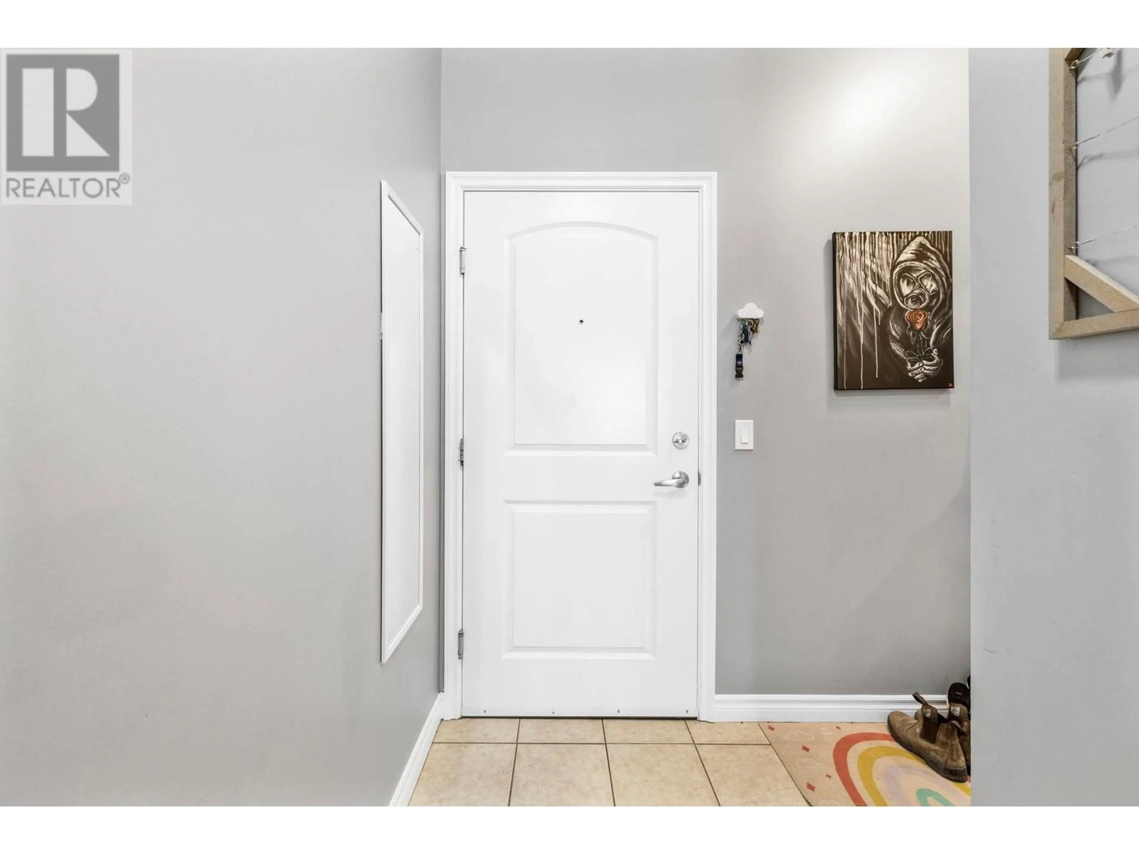 Indoor entryway for 2523 Shannon View Drive Unit# 204, West Kelowna British Columbia V4T2Z7