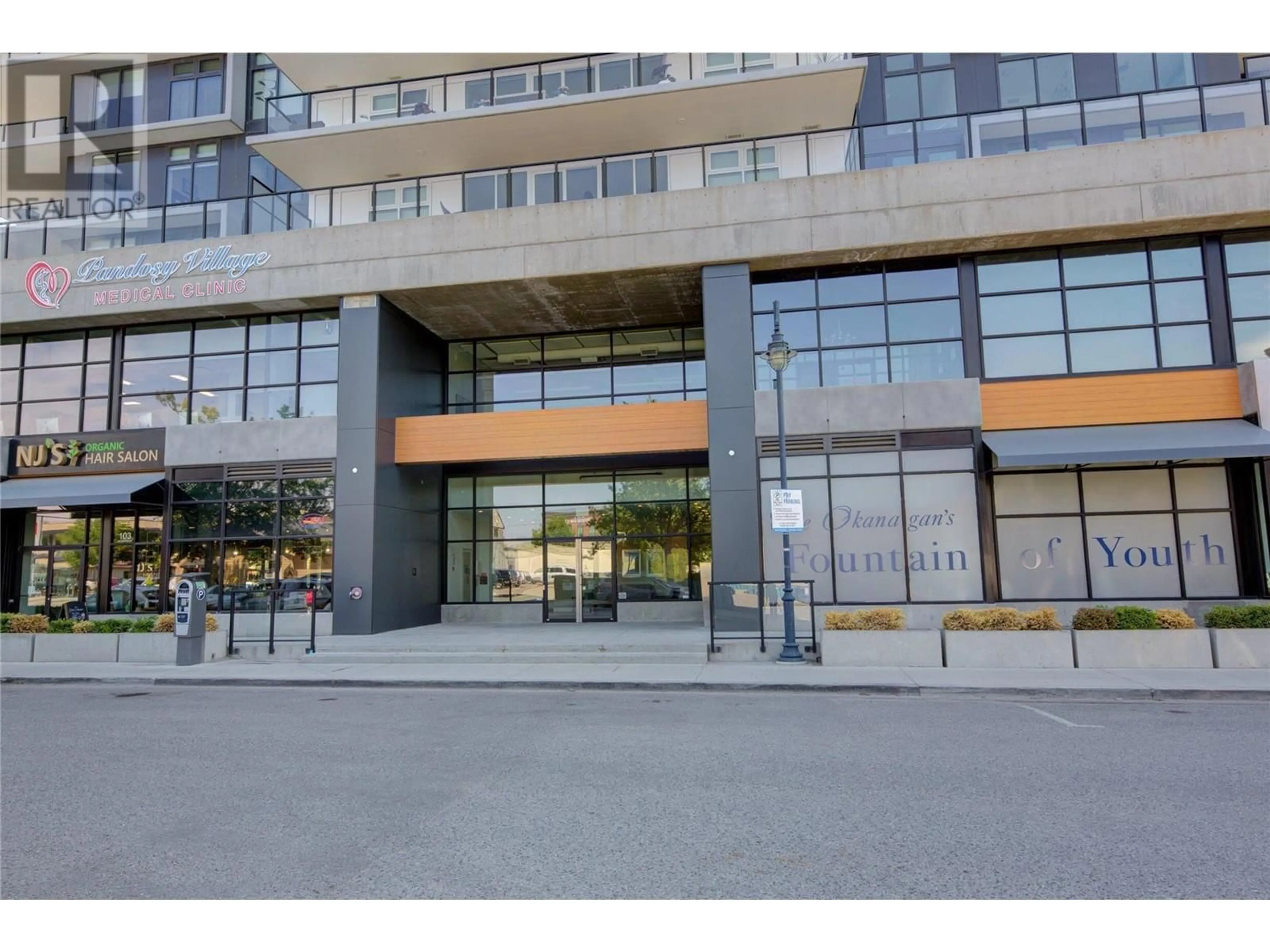 Indoor foyer for 406 - 485 GROVES AVENUE, Kelowna British Columbia V1Y0C1