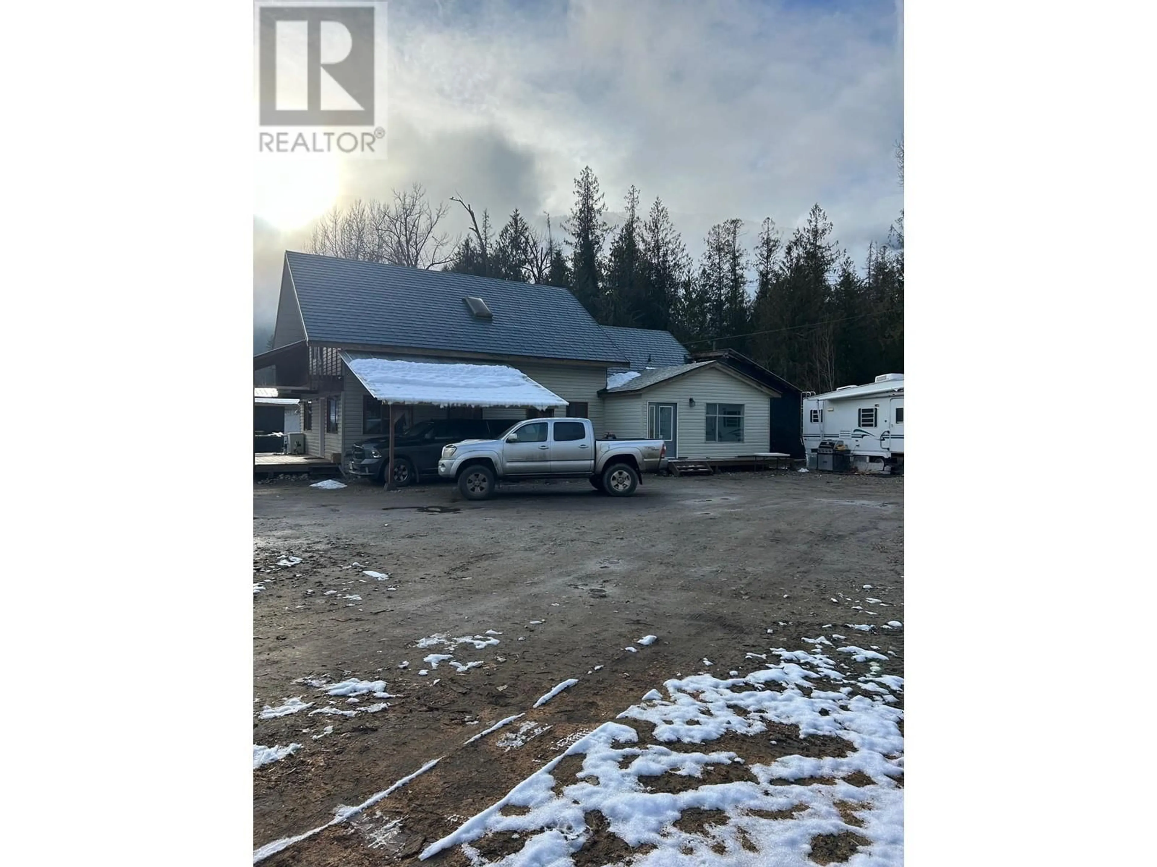 Parking for 3854 TRINITY VALLEY ROAD, Enderby British Columbia V0E1V5