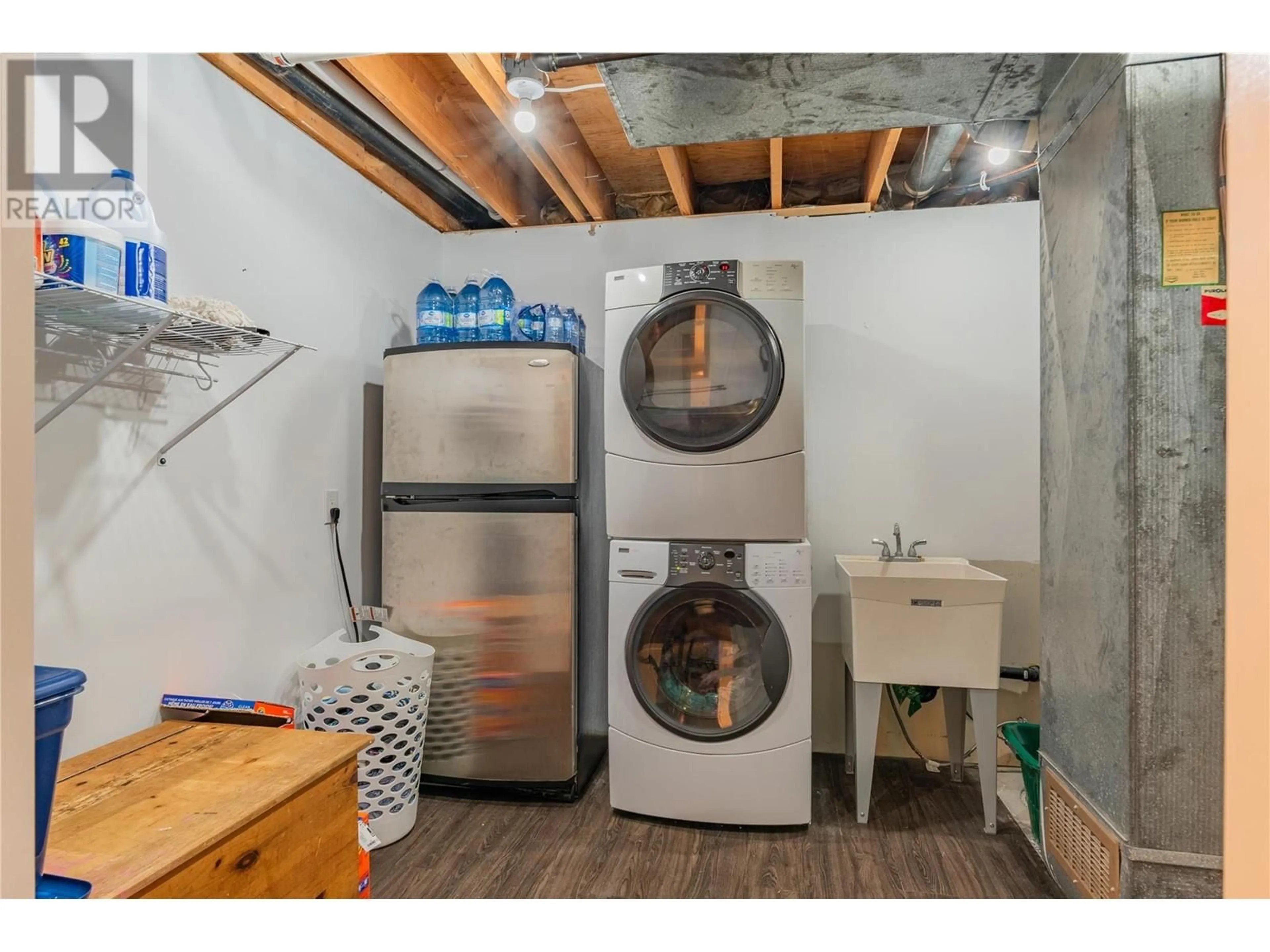 Laundry room for 2226 10 Avenue, Castlegar British Columbia V1N2Z7