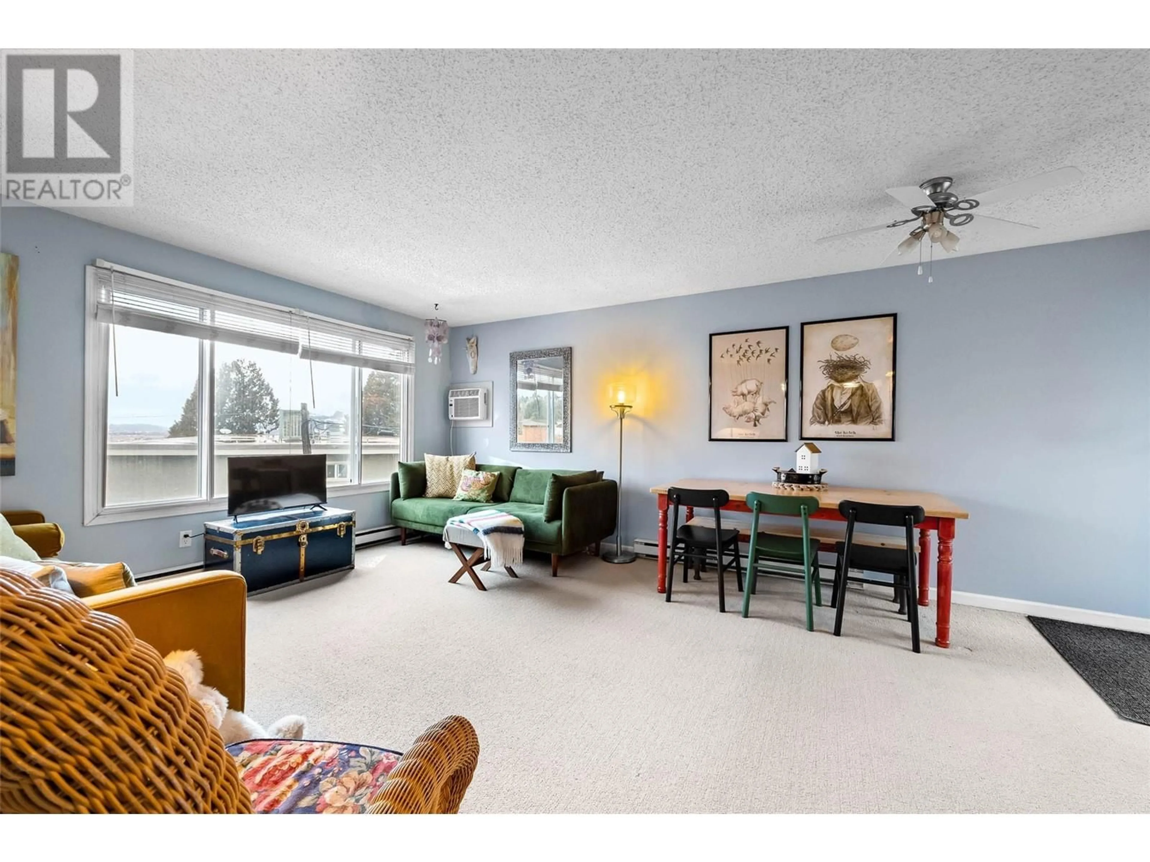 Living room with furniture, unknown for 3 - 1089 MCMURDO DRIVE, Kamloops British Columbia V2C3G8