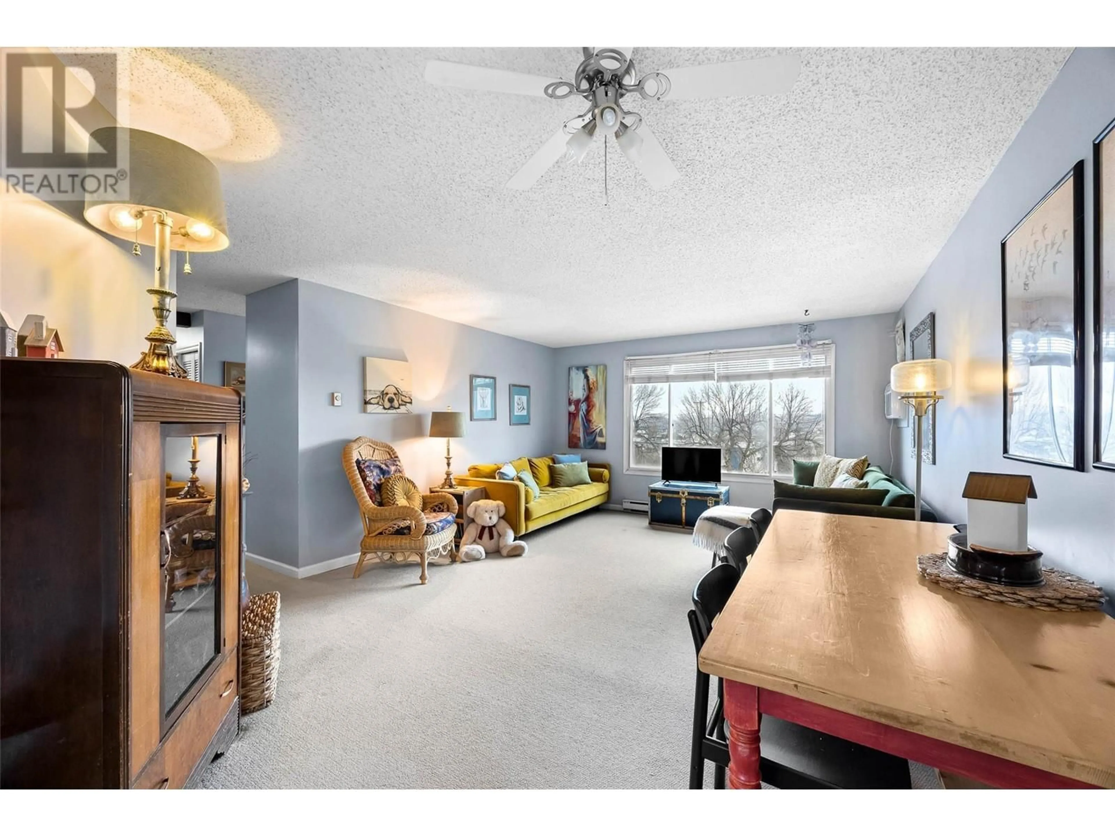Living room with furniture, unknown for 3 - 1089 MCMURDO DRIVE, Kamloops British Columbia V2C3G8